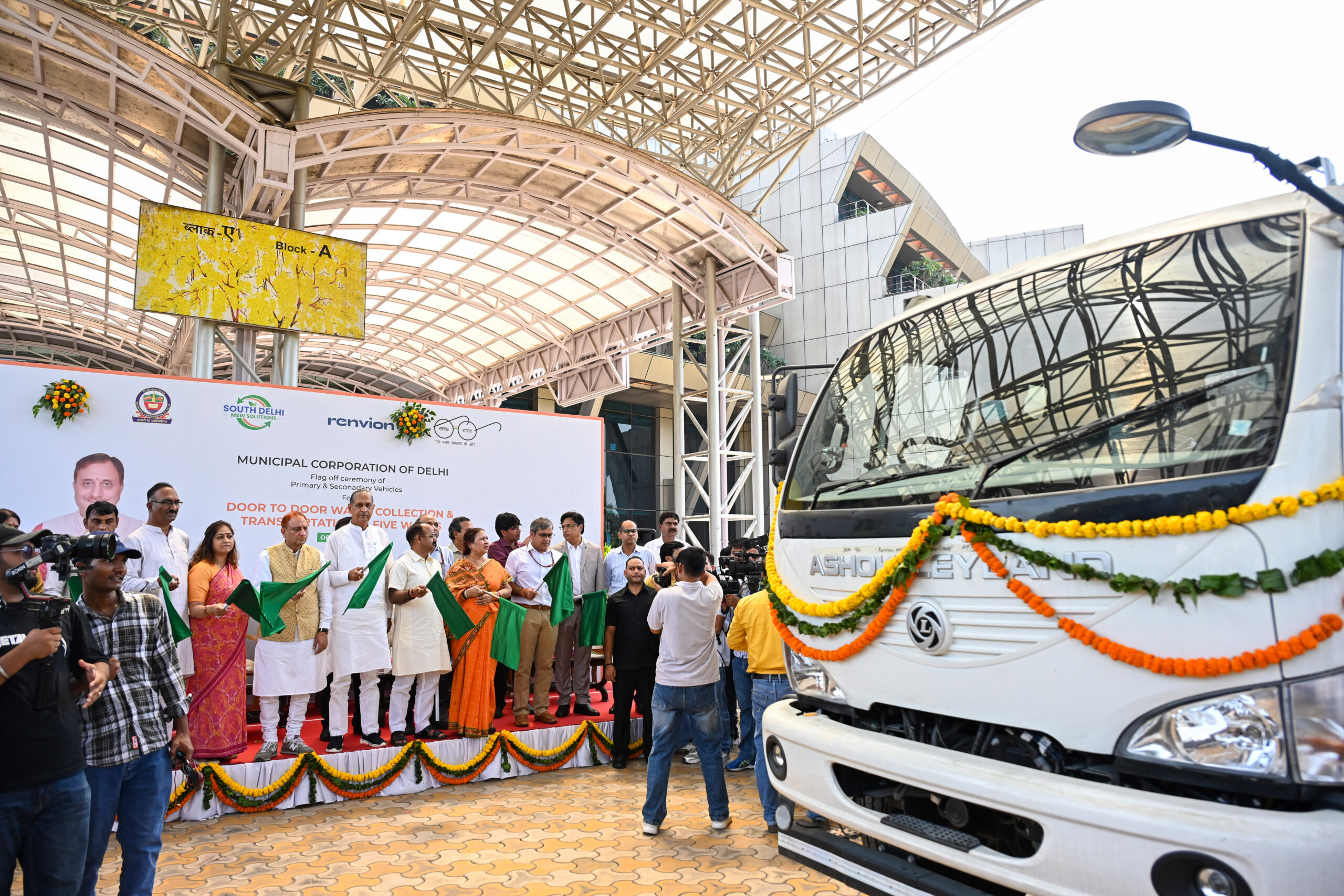 New Delhi: MCD flags off waste collection vehicles #Gallery New Delhi: MCD flags off waste collection vehicles #Gallery