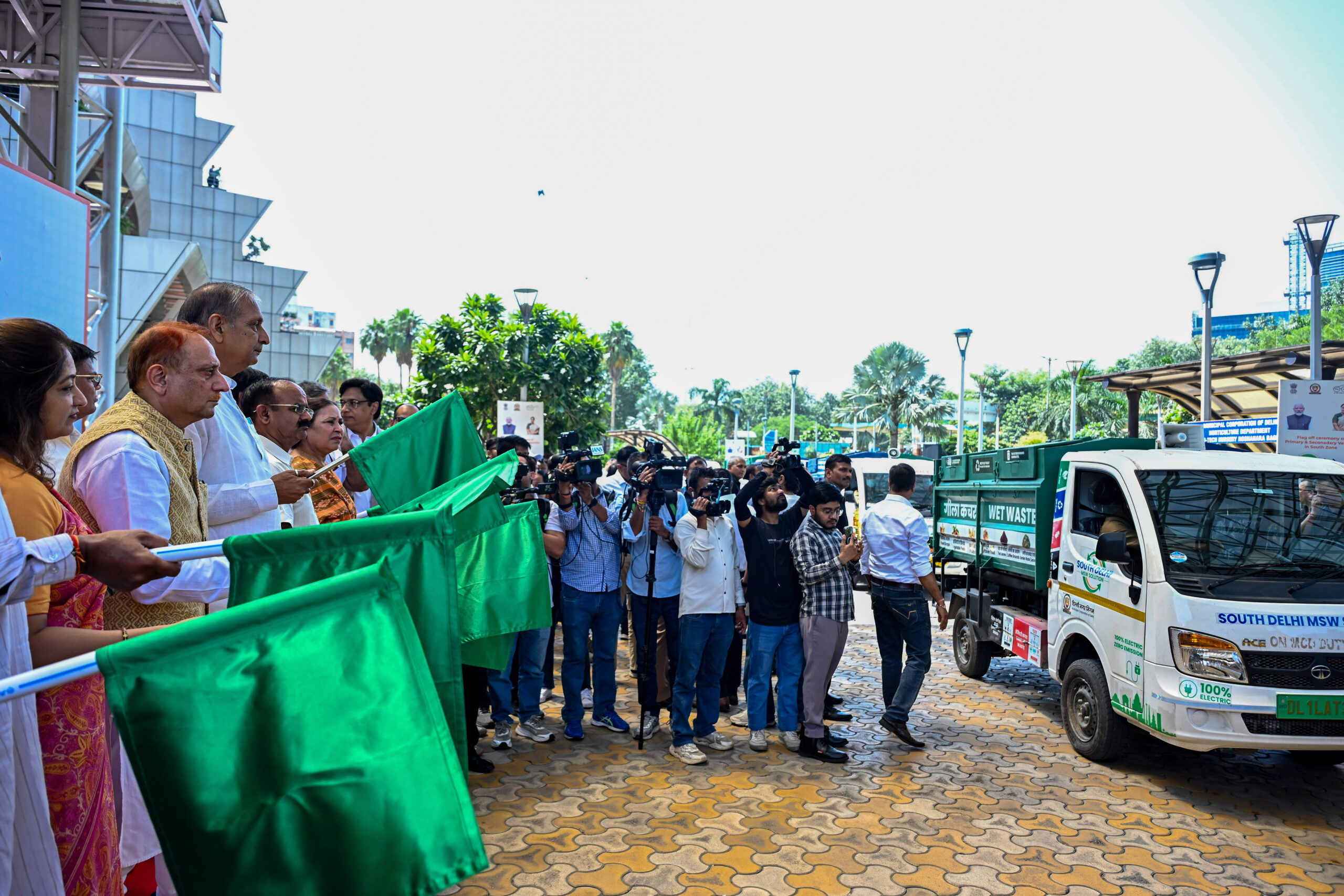 New Delhi: MCD flags off waste collection vehicles #Gallery New Delhi: MCD flags off waste collection vehicles #Gallery