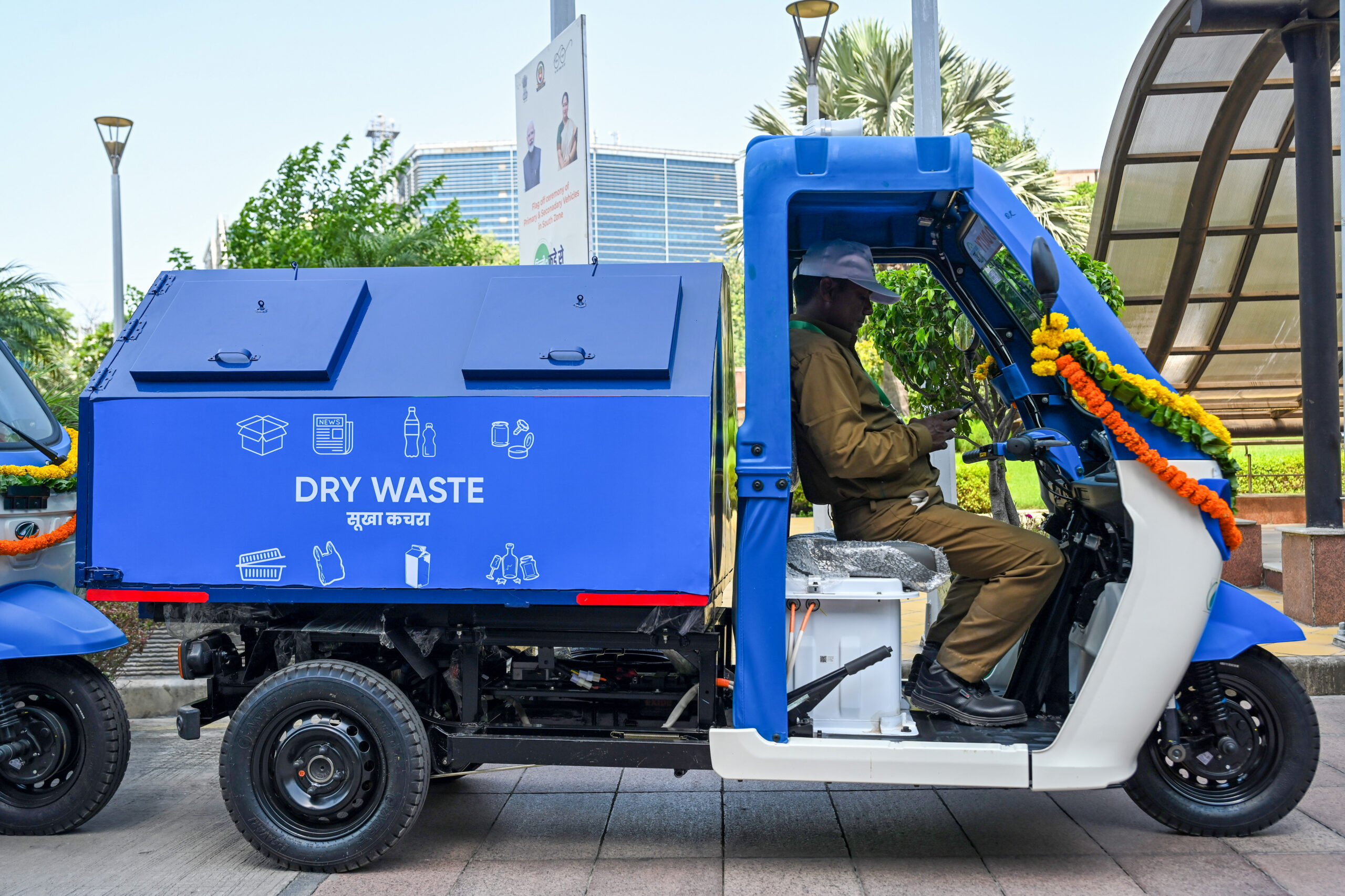 New Delhi: MCD flags off waste collection vehicles #Gallery New Delhi: MCD flags off waste collection vehicles #Gallery
