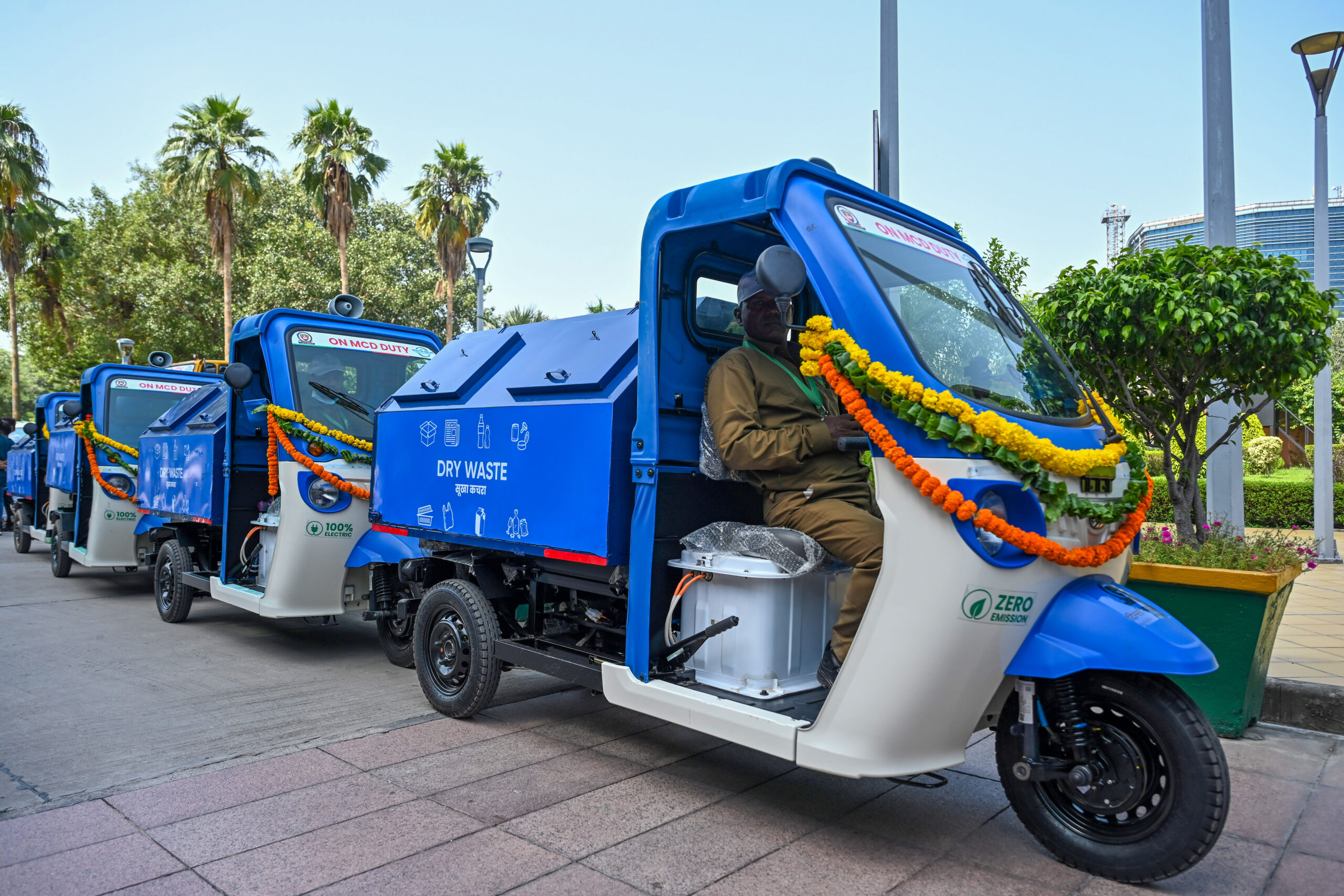 New Delhi: MCD flags off waste collection vehicles #Gallery New Delhi: MCD flags off waste collection vehicles #Gallery