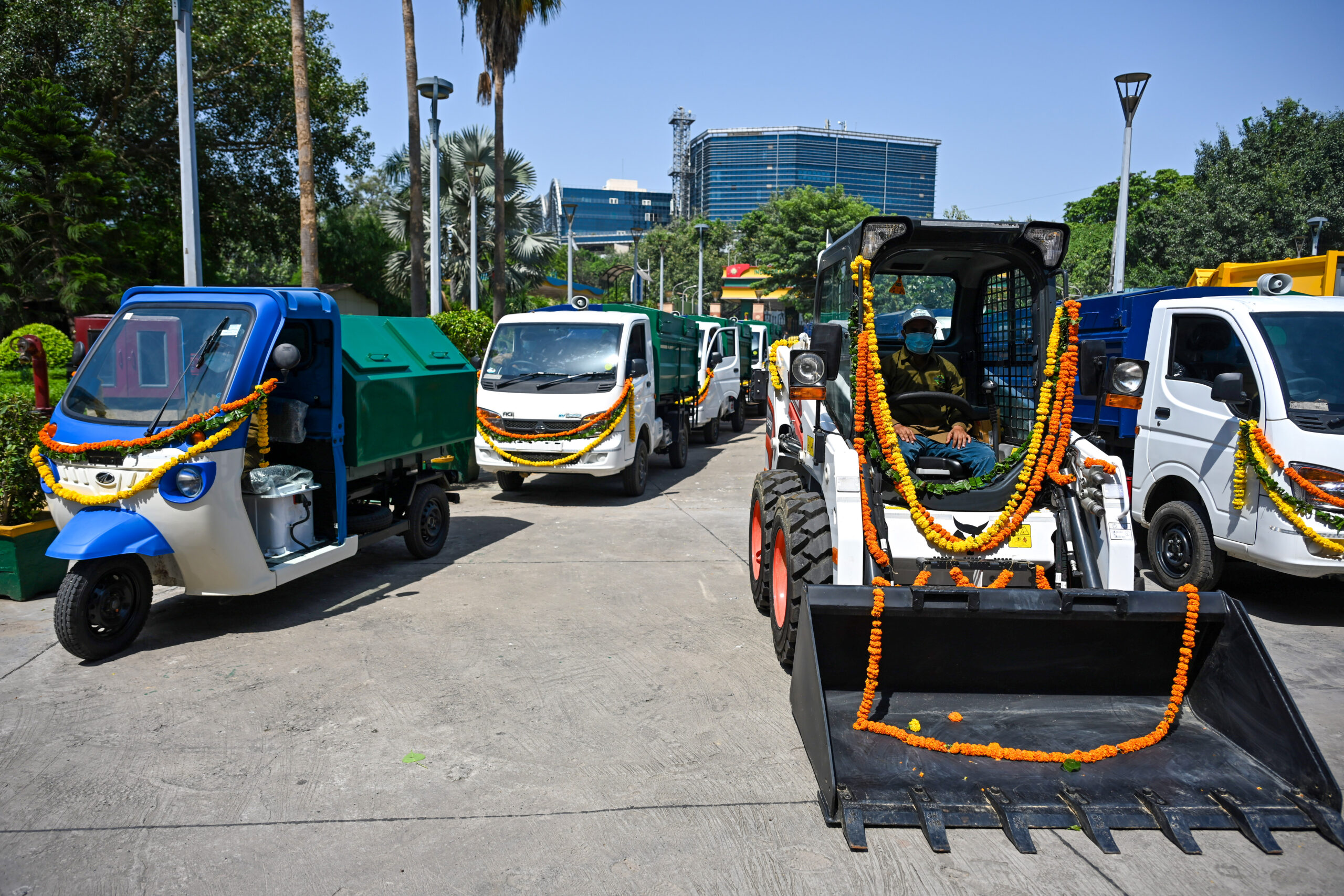 New Delhi: MCD flags off waste collection vehicles #Gallery New Delhi: MCD flags off waste collection vehicles #Gallery
