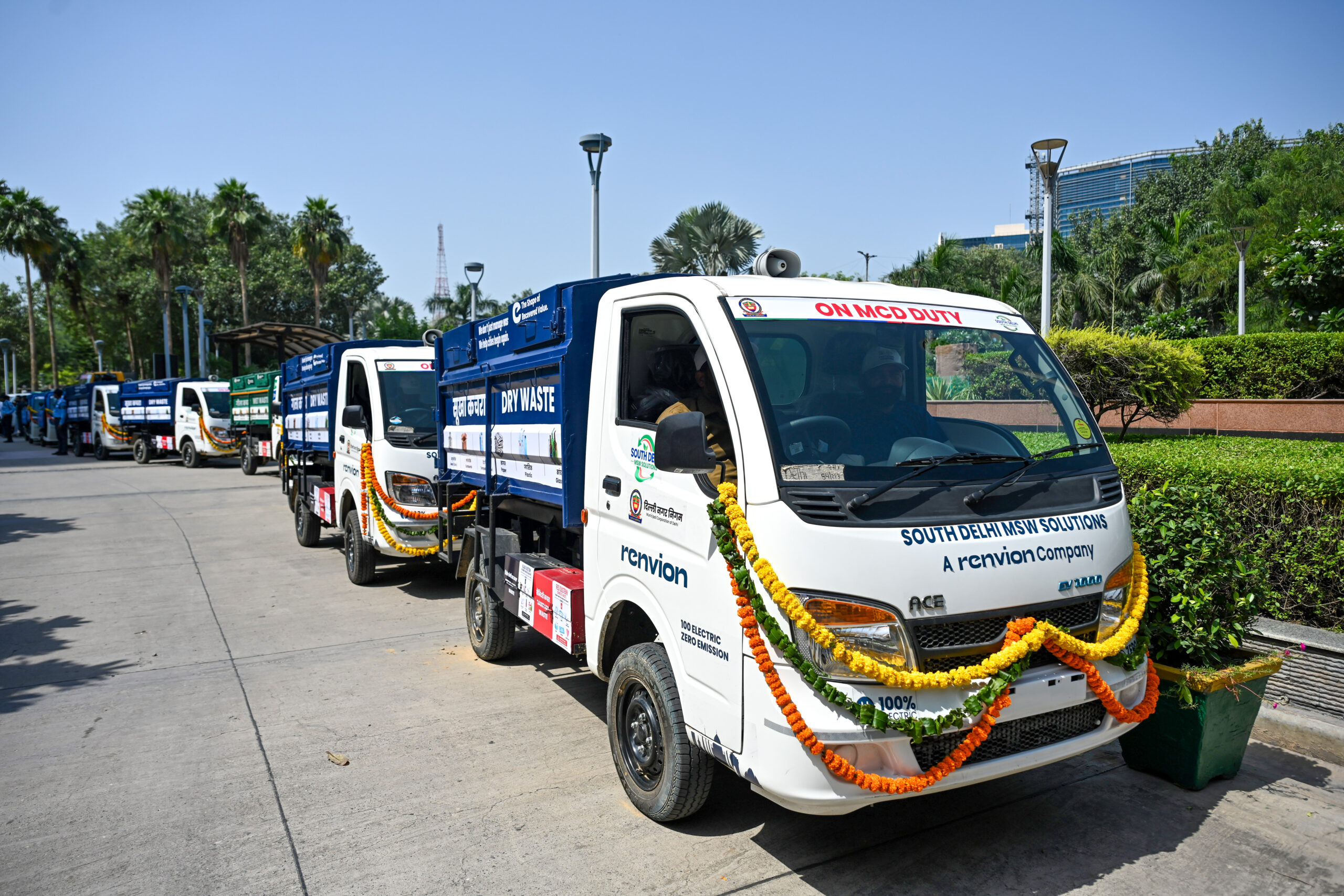 New Delhi: MCD flags off waste collection vehicles #Gallery New Delhi: MCD flags off waste collection vehicles #Gallery
