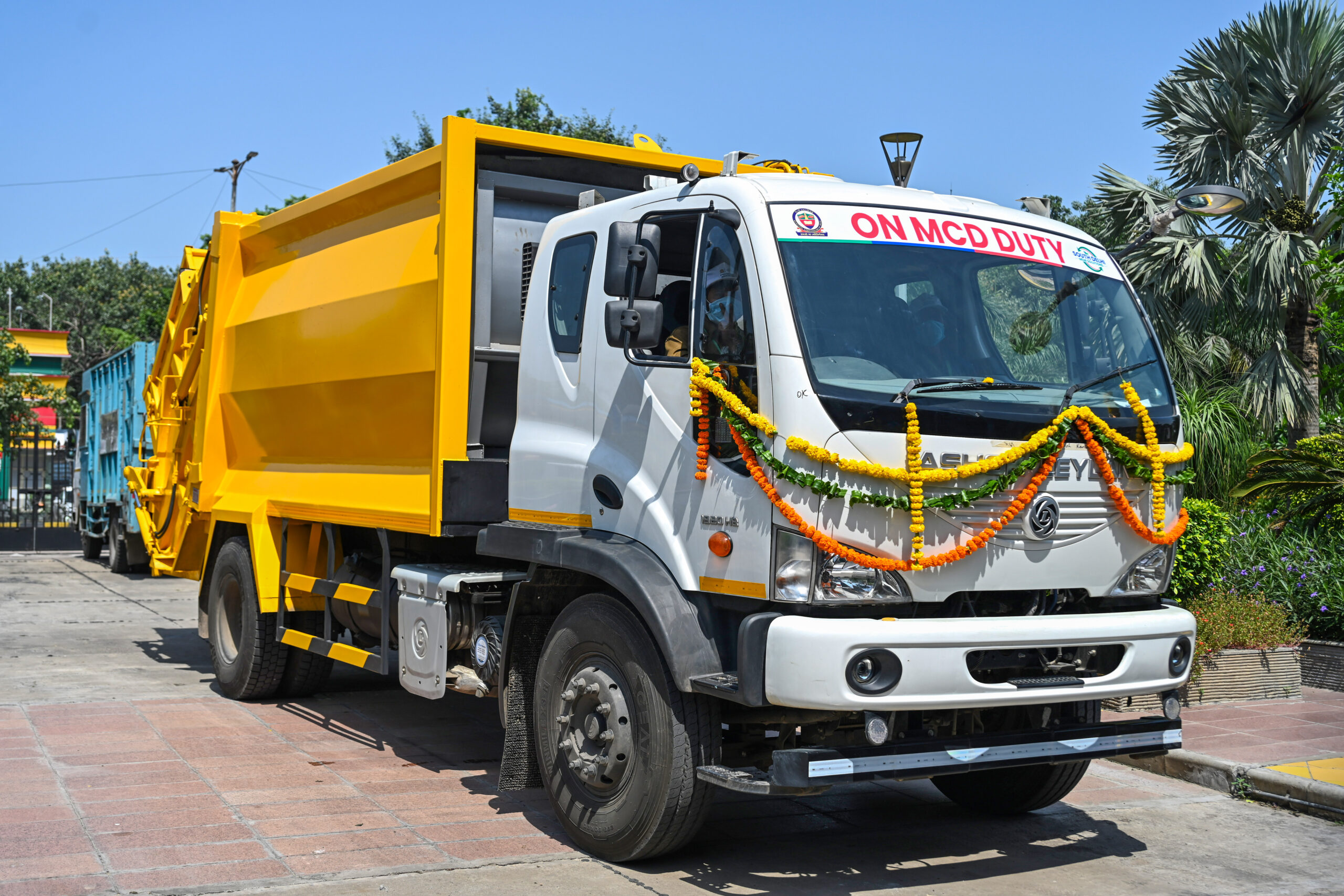 New Delhi: MCD flags off waste collection vehicles #Gallery New Delhi: MCD flags off waste collection vehicles #Gallery
