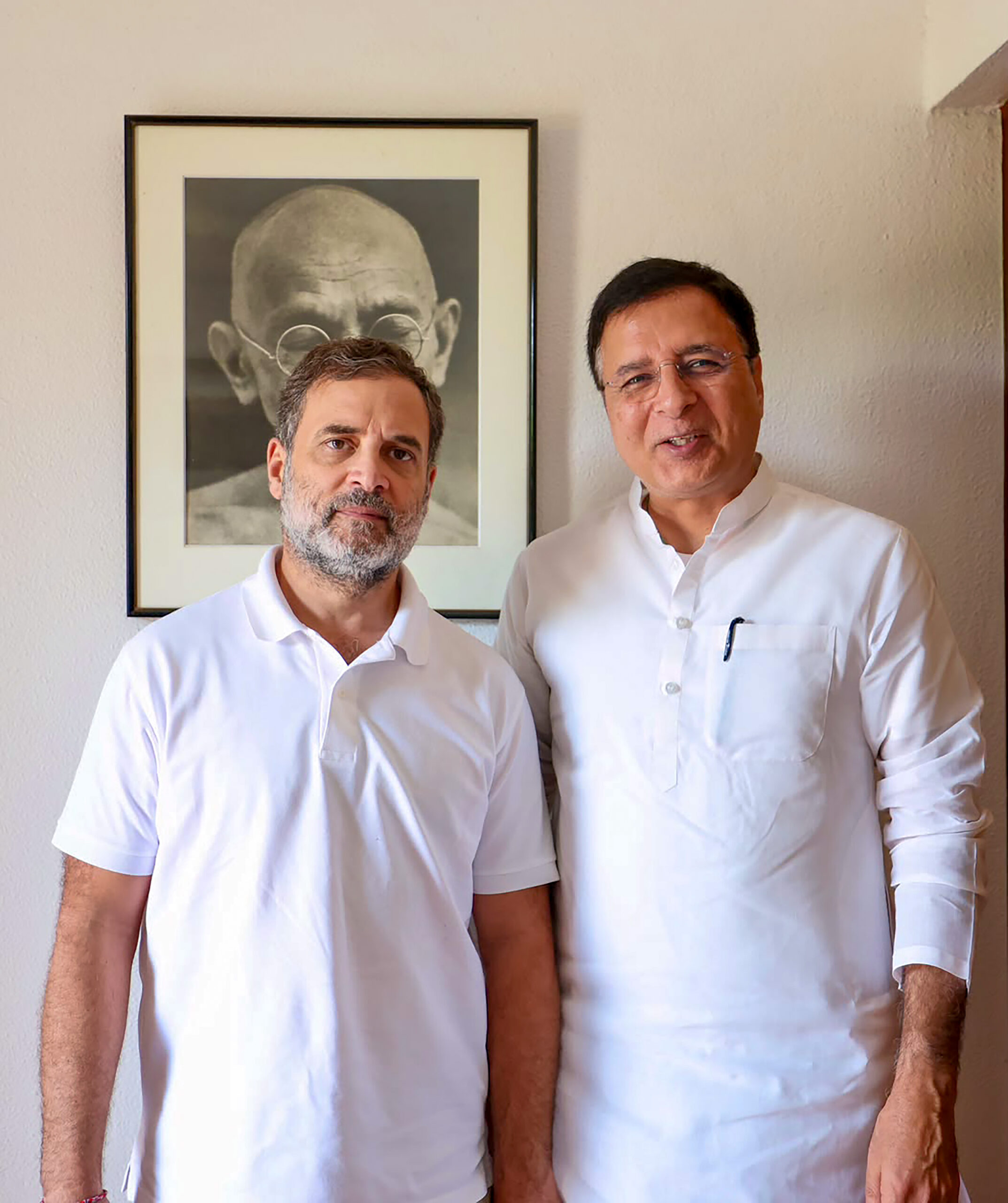 New Delhi: Rahul Gandhi Meets Randeep Surjewala #Gallery New Delhi: Rahul Gandhi Meets Randeep Surjewala #Gallery