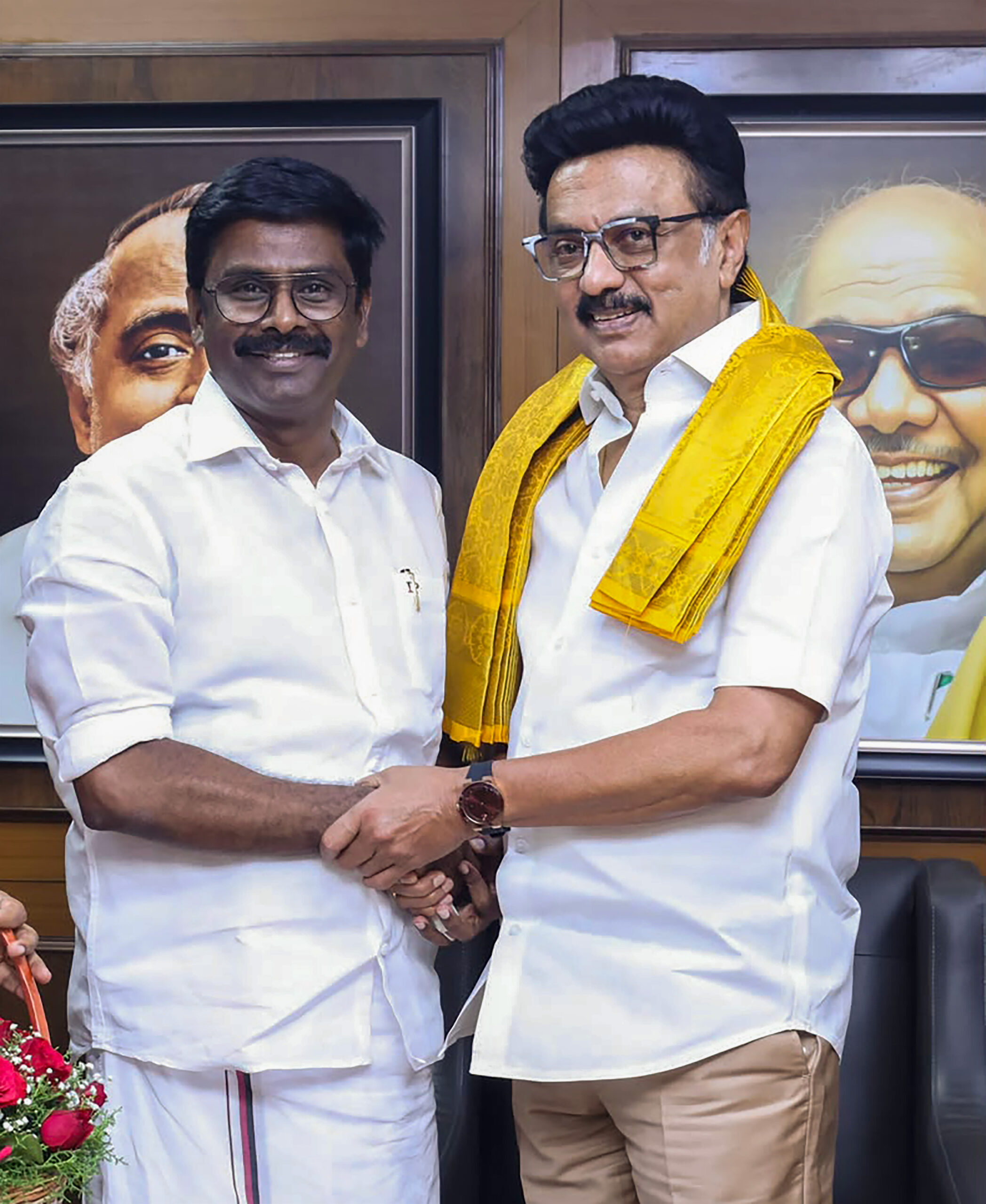 Chennai: M.K. Stalin Meets DMK Candidates #Gallery Chennai: M.K. Stalin Meets DMK Candidates #Gallery