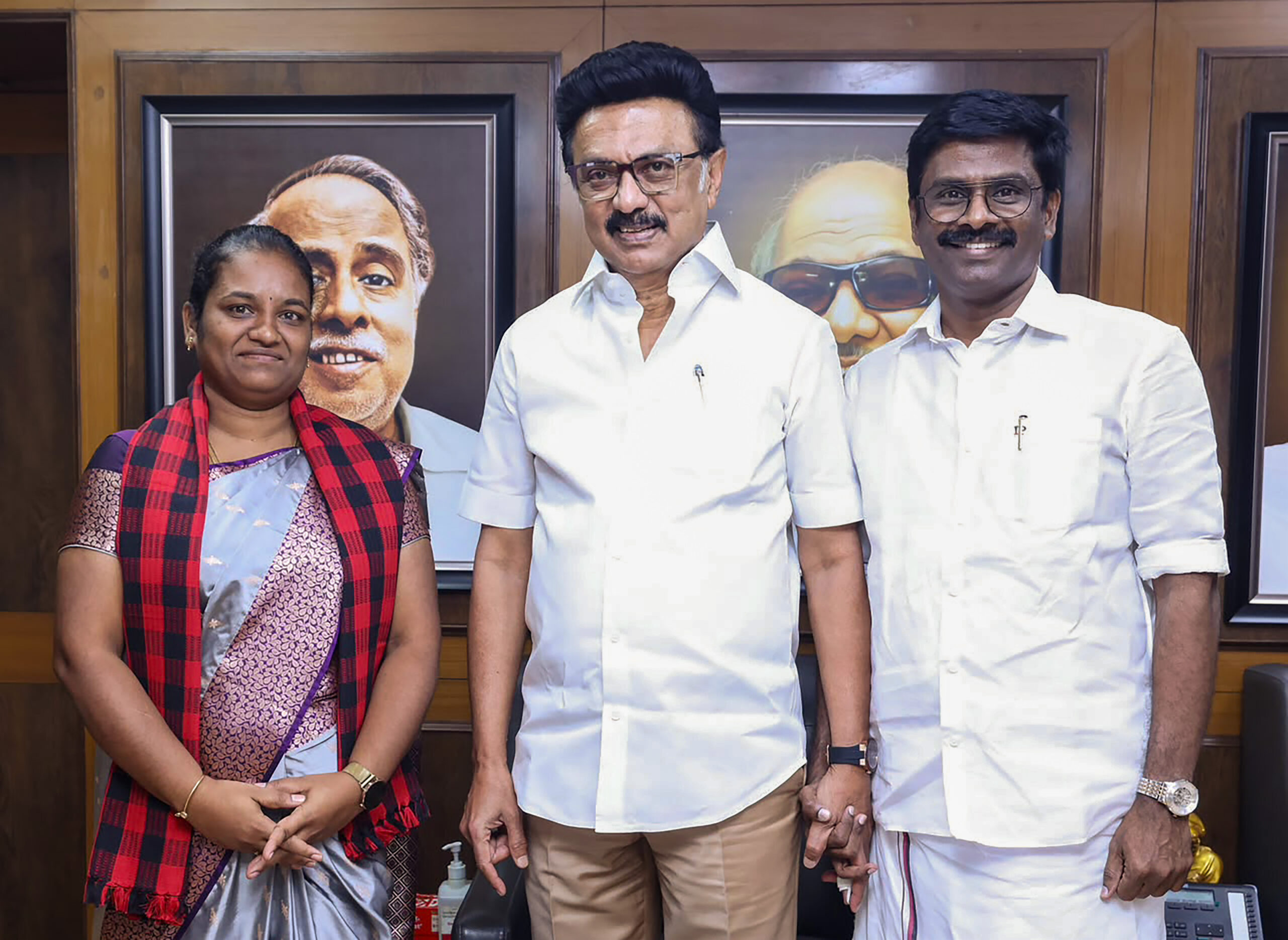 Chennai: M.K. Stalin Meets DMK Candidates #Gallery Chennai: M.K. Stalin Meets DMK Candidates #Gallery