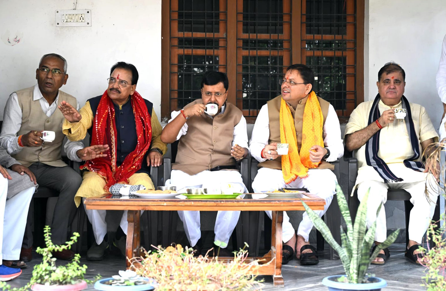 Haldwani: Nitin Nabin Meets BJP Workers Over Tea #Gallery Haldwani: Nitin Nabin Meets BJP Workers Over Tea #Gallery