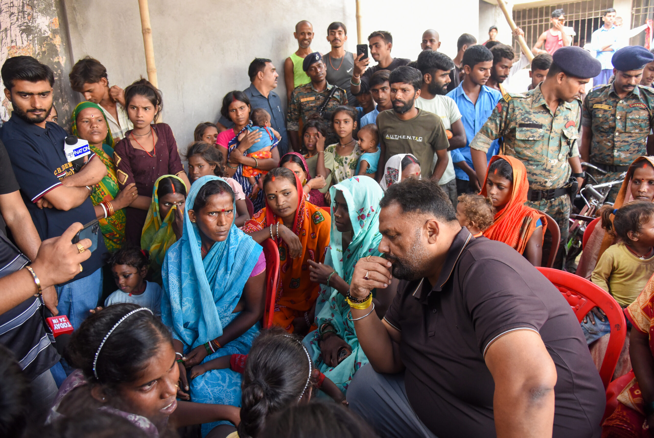 Patna: Pappu Yadav Interacts with Flood Affected People #Gallery Patna: Pappu Yadav Interacts with Flood Affected People #Gallery