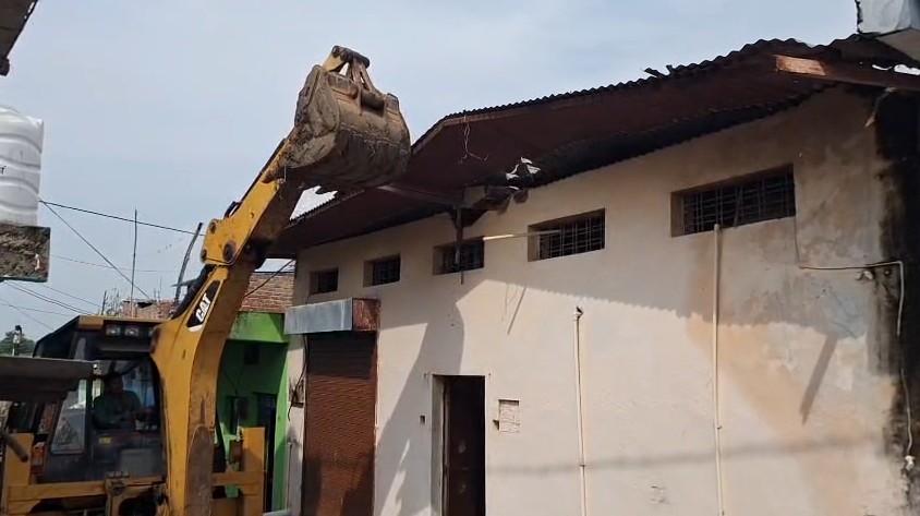 Sagar hooch tragedy: MP govt starts bulldozer action against properties of accused Sagar hooch tragedy: MP govt starts bulldozer action against properties of accused