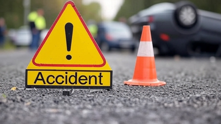 Jaipur CA kidnapping case: Accused flee as Mercedes crashes into drain after hitting bike Jaipur CA kidnapping case: Accused flee as Mercedes crashes into drain after hitting bike