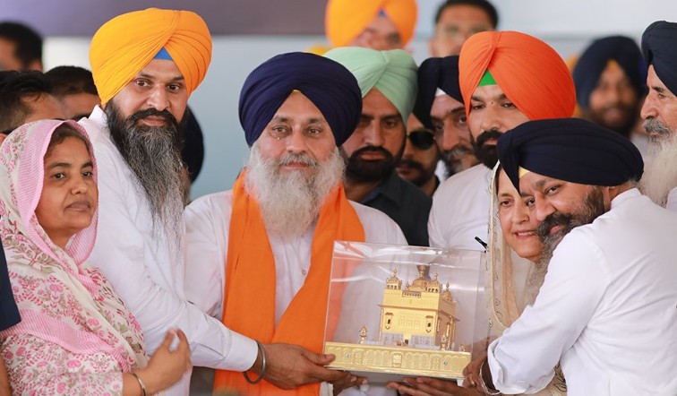 Punjab CM using ‘green pen’ for torture, alleges Sukhbir Badal Punjab CM using ‘green pen’ for torture, alleges Sukhbir Badal