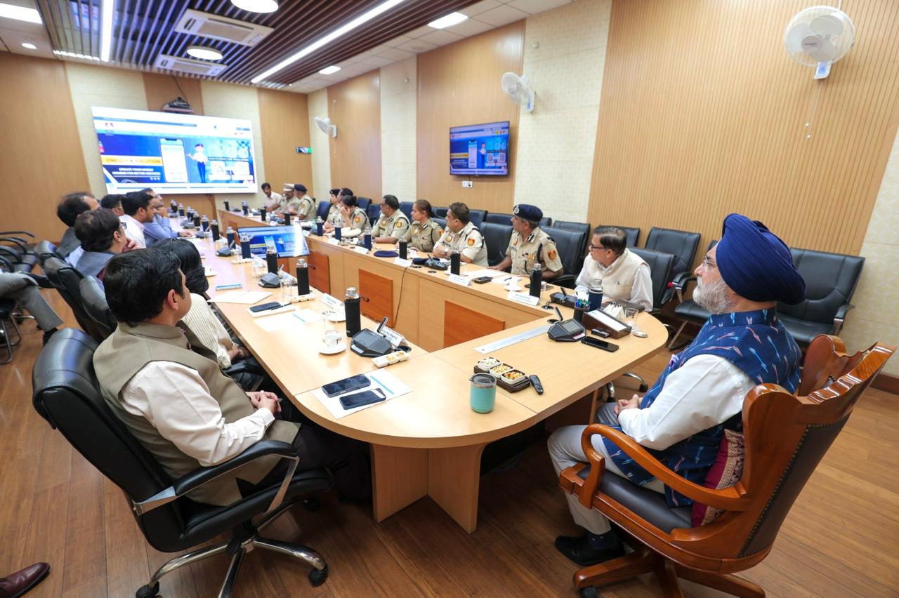 Delhi L-G TS Sandhu launches new website of traffic police Delhi L-G TS Sandhu launches new website of traffic police