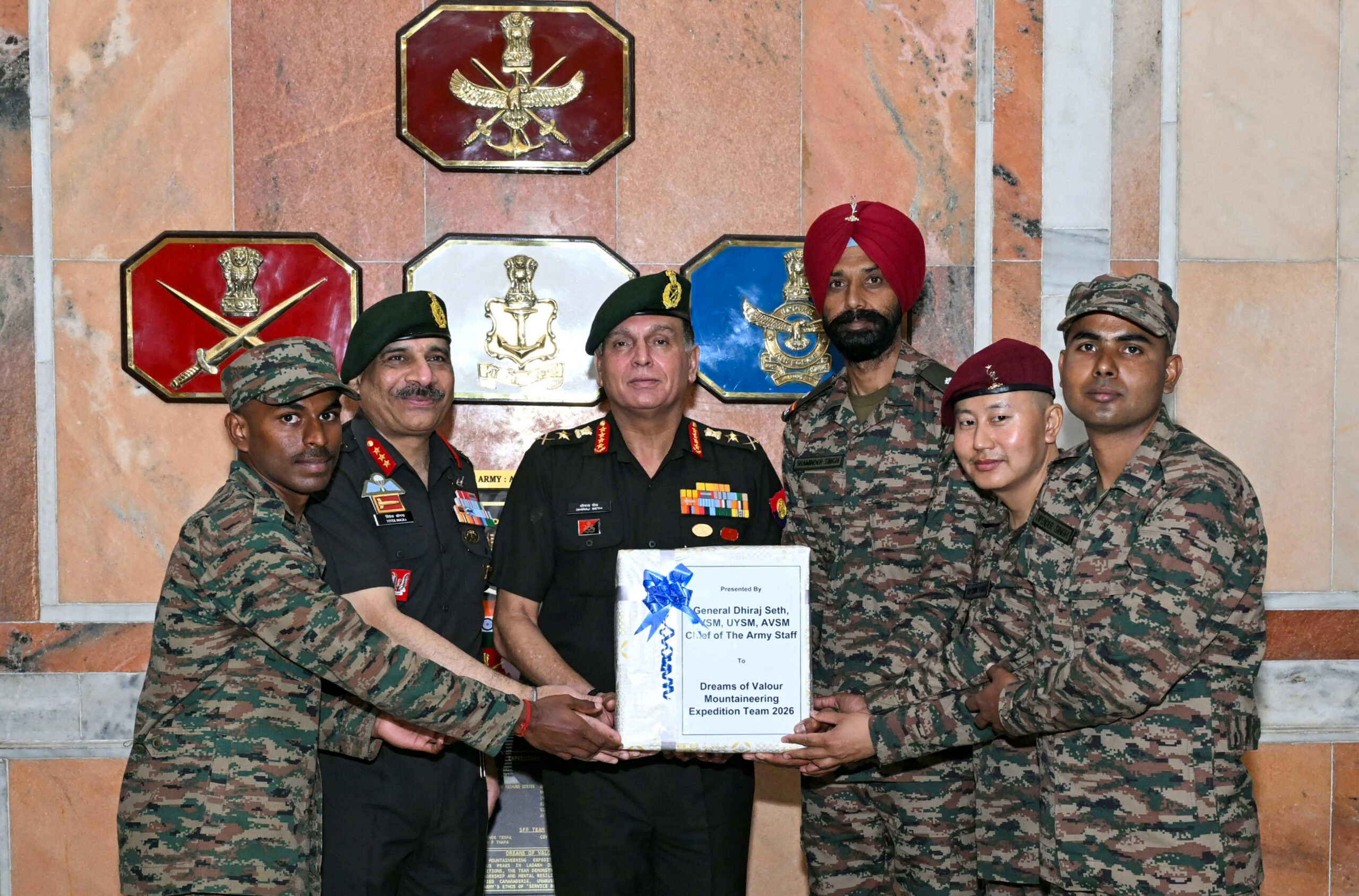 Ladakh: General Dhiraj Seth Interacts with Mountaineering Team #Gallery Ladakh: General Dhiraj Seth Interacts with Mountaineering Team #Gallery