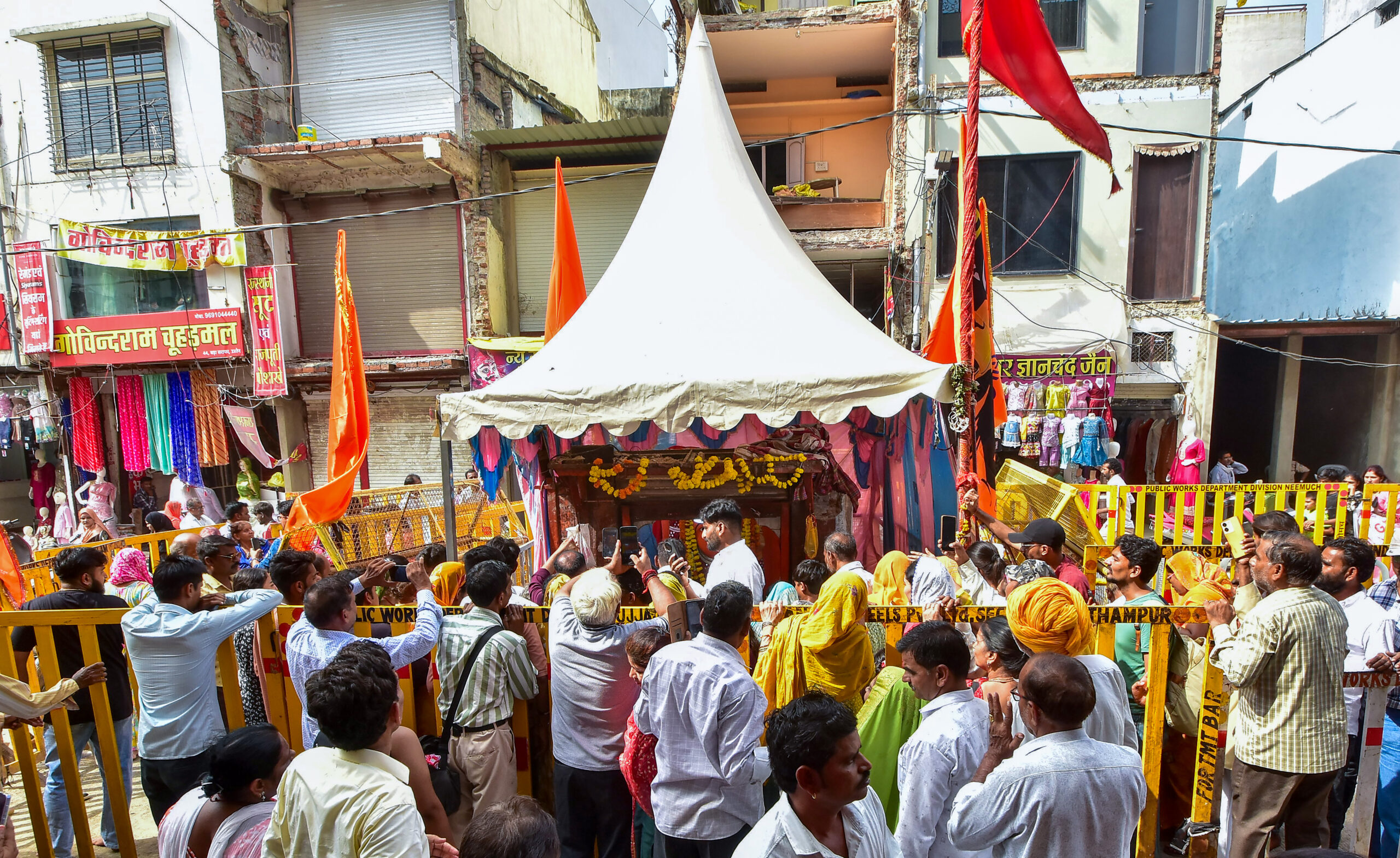 Ujjain: Devotees Flock to 170 Year Old Khade Hanuman Temple #Gallery Ujjain: Devotees Flock to 170 Year Old Khade Hanuman Temple #Gallery