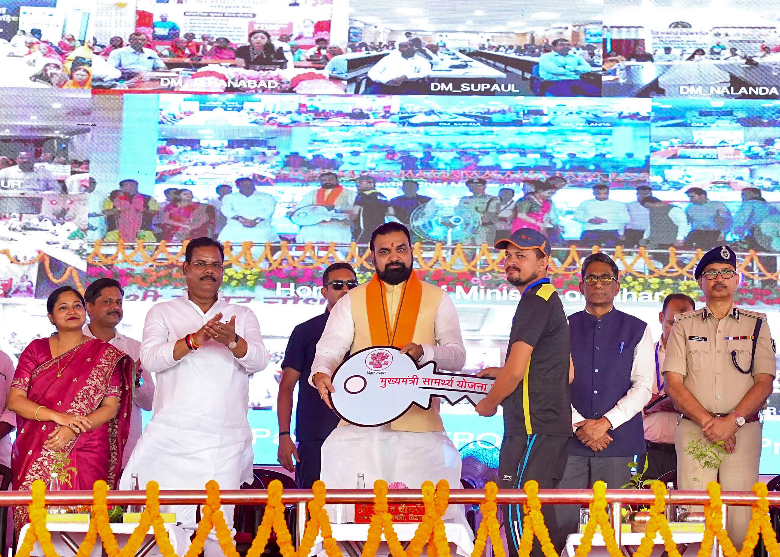 Patna: Samrat Choudhary Distributes Social Security Pension #Gallery Patna: Samrat Choudhary Distributes Social Security Pension #Gallery