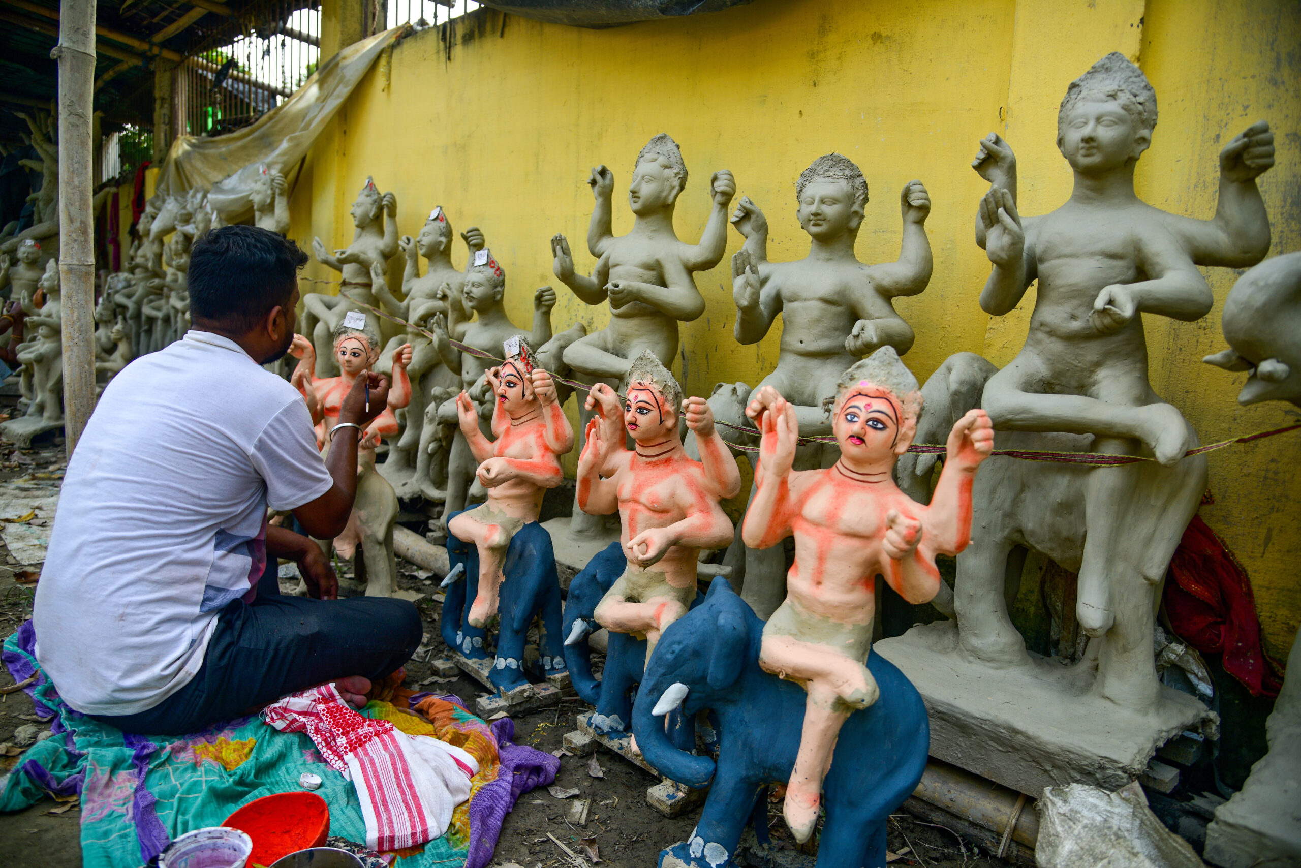 Nagaon: Vishwakarma Idol Sculpting Ahead of Puja #Gallery Nagaon: Vishwakarma Idol Sculpting Ahead of Puja #Gallery