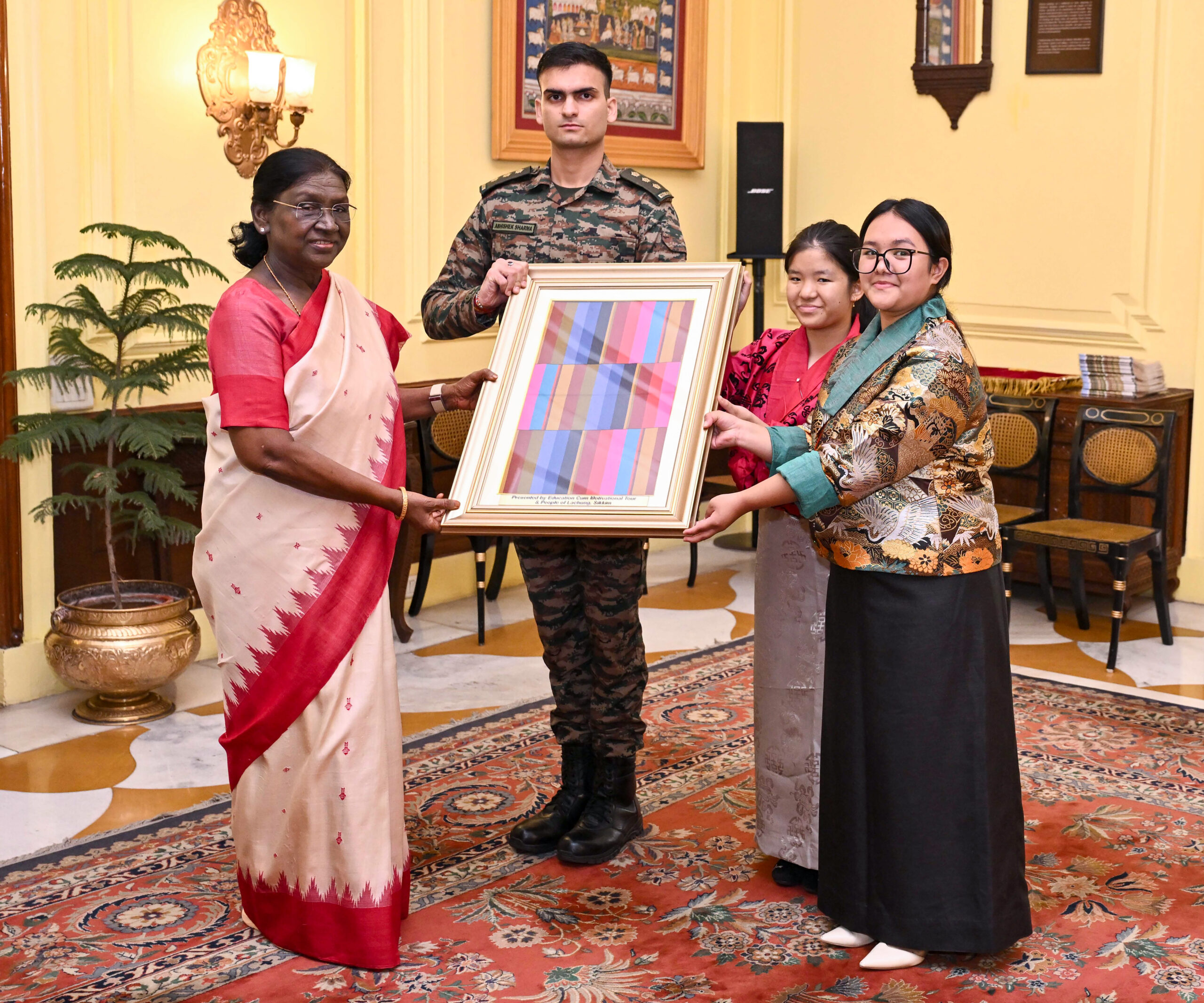 New Delhi: President Murmu meets Sikkim students #Gallery New Delhi: President Murmu meets Sikkim students #Gallery
