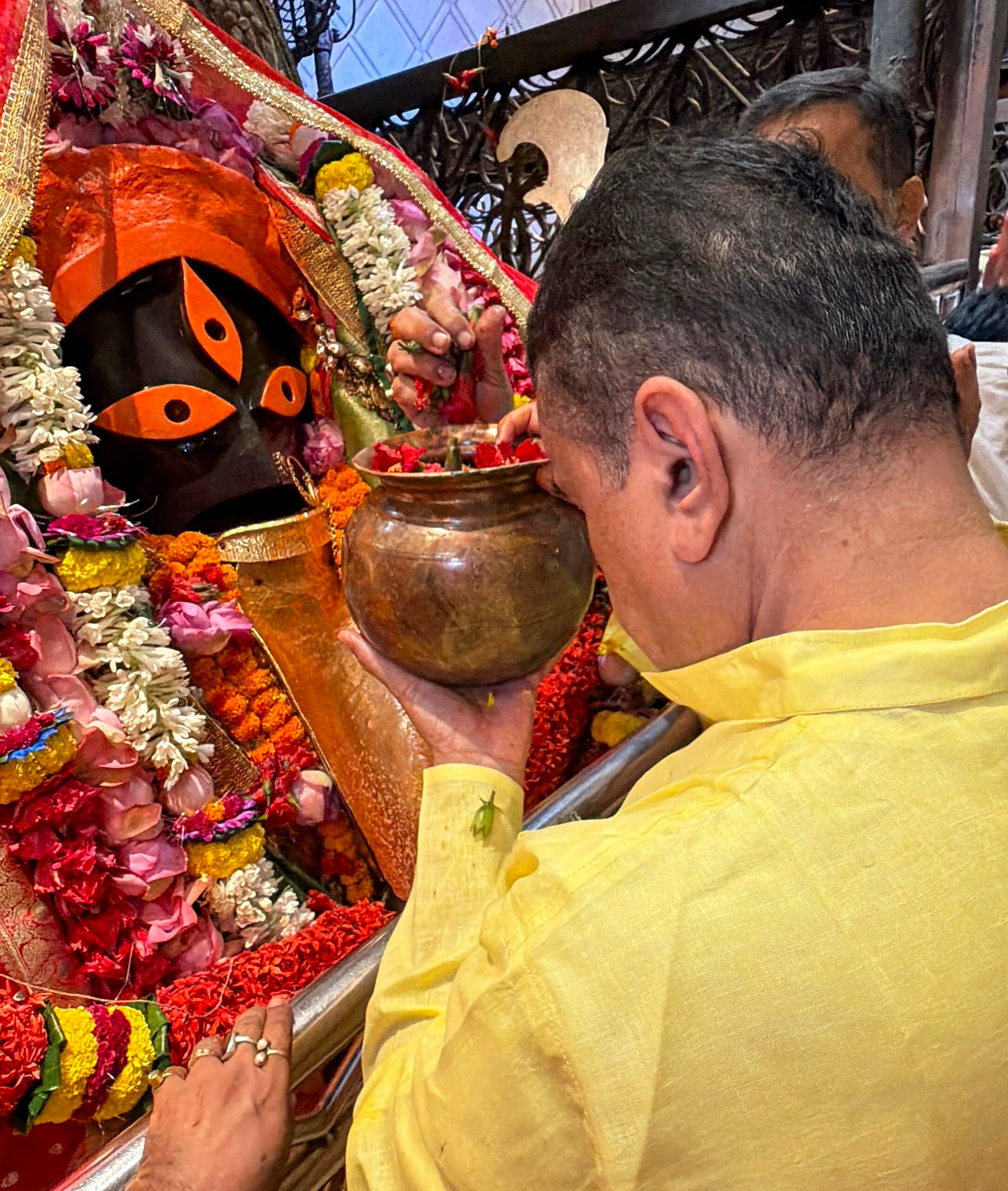 Kolkata: Suvendu Adhikari Visits Kalighat Kali Temple #Gallery Kolkata: Suvendu Adhikari Visits Kalighat Kali Temple #Gallery