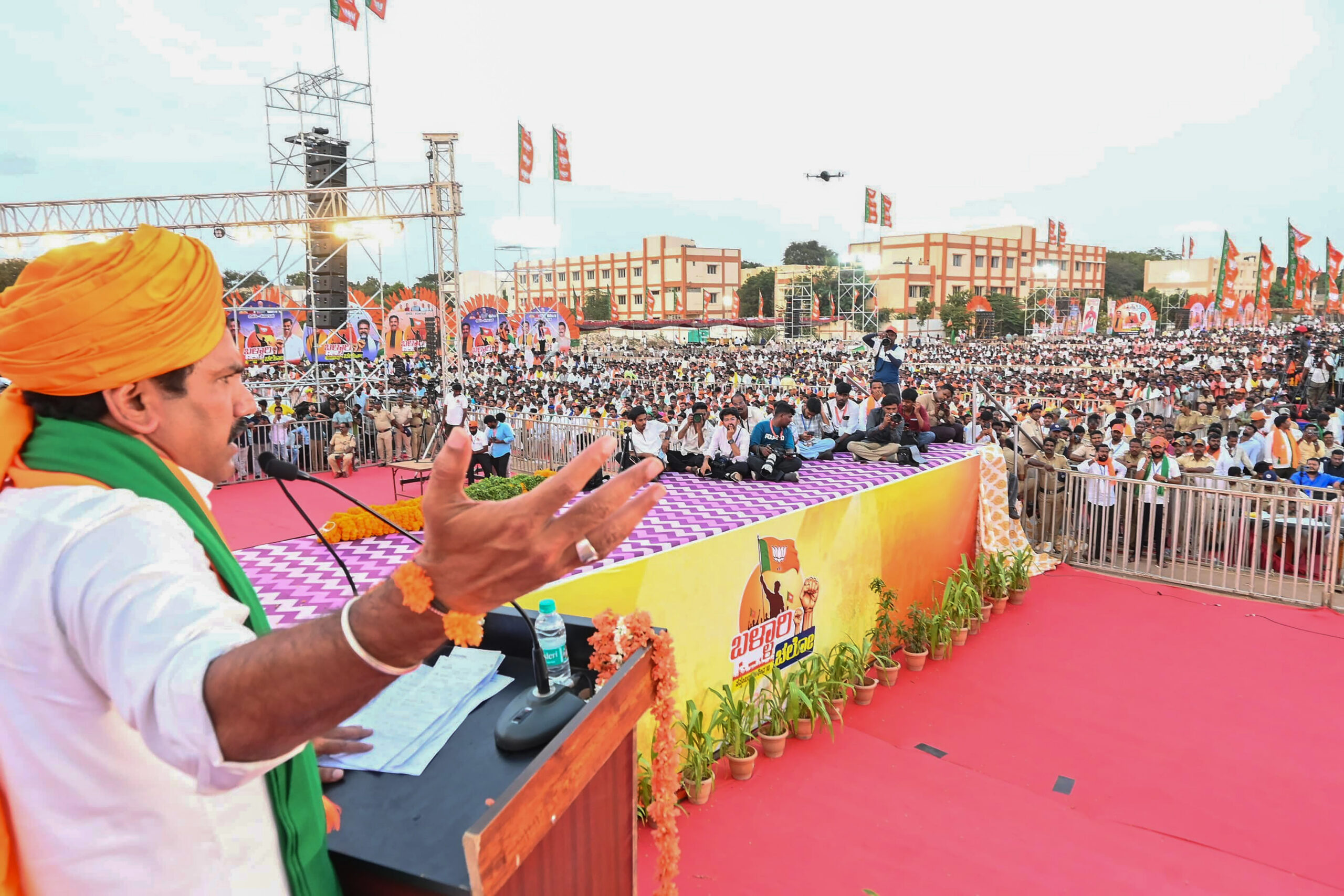Ballari: BJP leaders and workers during ‘Ballari Chalo’ Padayatra - #Gallery Ballari: BJP leaders and workers during ‘Ballari Chalo’ Padayatra - #Gallery