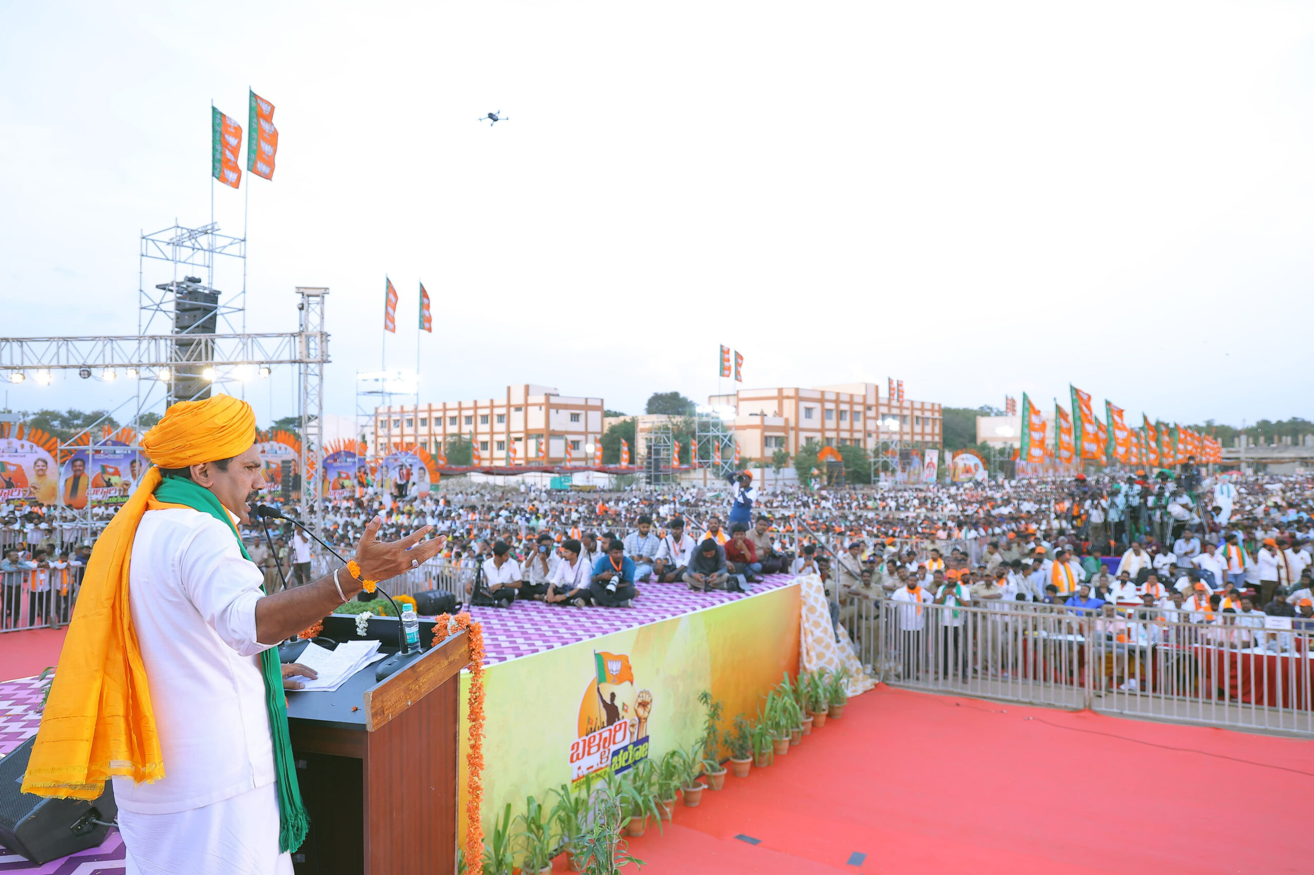 Ballari: BJP leaders and workers during ‘Ballari Chalo’ Padayatra - #Gallery Ballari: BJP leaders and workers during ‘Ballari Chalo’ Padayatra - #Gallery