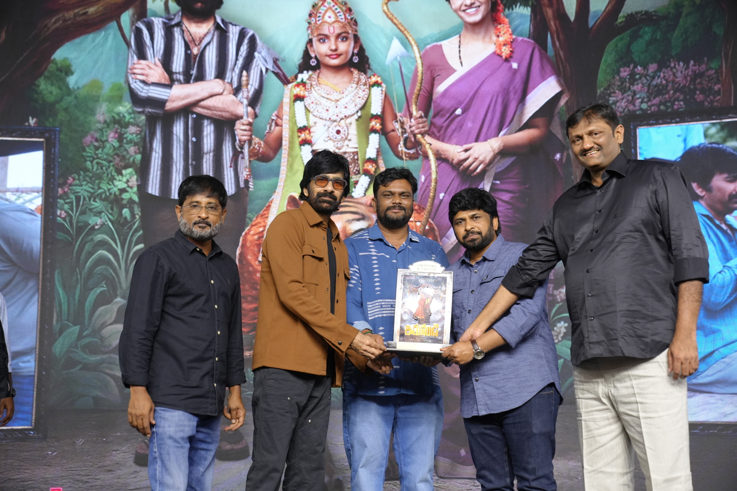 Ravi Teja's Generational Blockbuster Movie IRUMUDI Celebrations - Gallery Ravi Teja's Generational Blockbuster Movie IRUMUDI Celebrations - Gallery