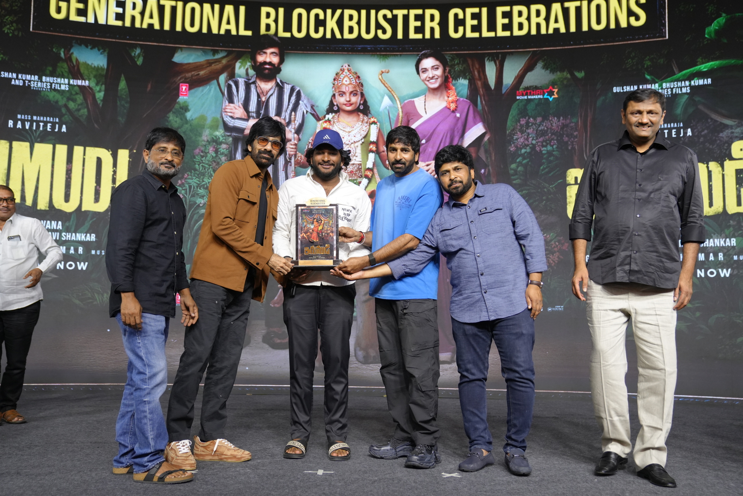 Ravi Teja's Generational Blockbuster Movie IRUMUDI Celebrations - Gallery Ravi Teja's Generational Blockbuster Movie IRUMUDI Celebrations - Gallery