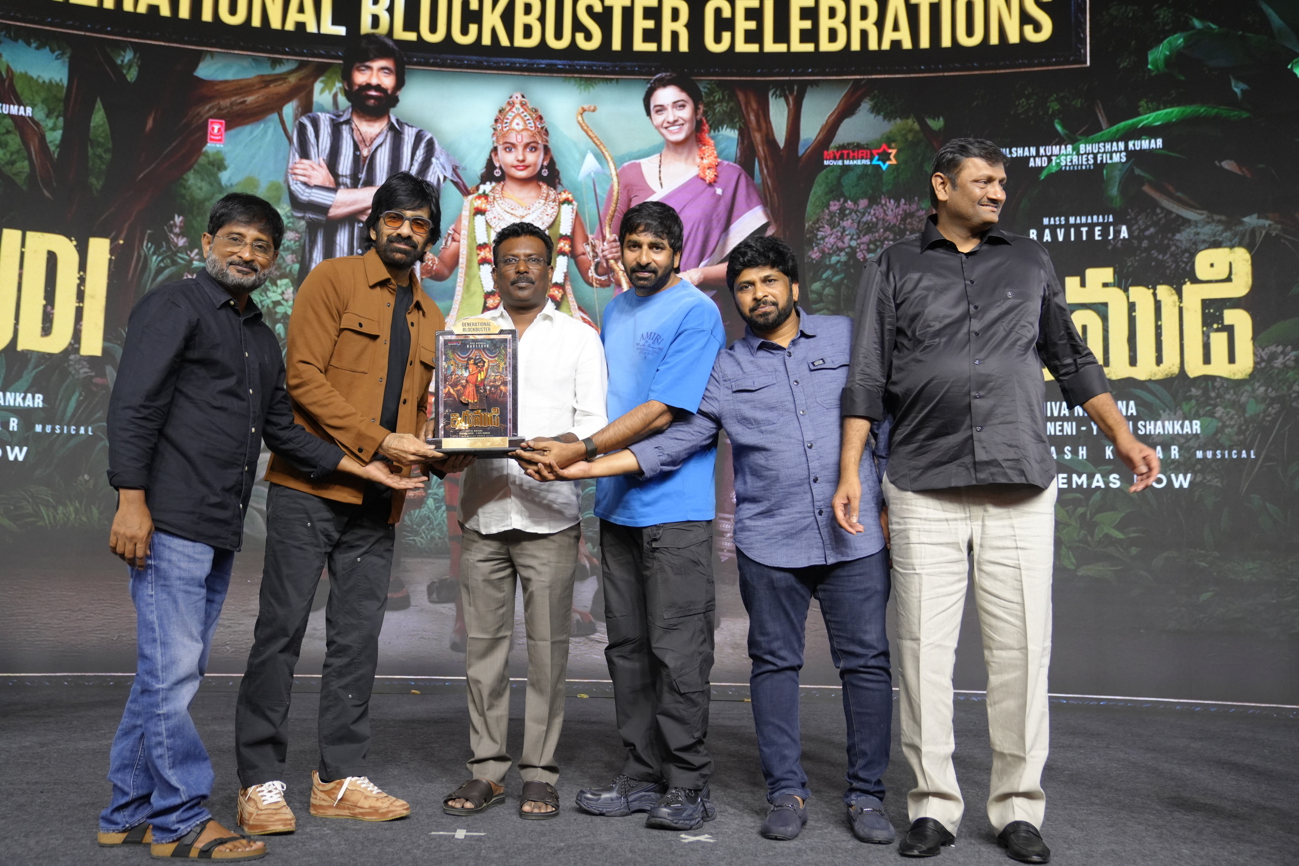 Ravi Teja's Generational Blockbuster Movie IRUMUDI Celebrations - Gallery Ravi Teja's Generational Blockbuster Movie IRUMUDI Celebrations - Gallery