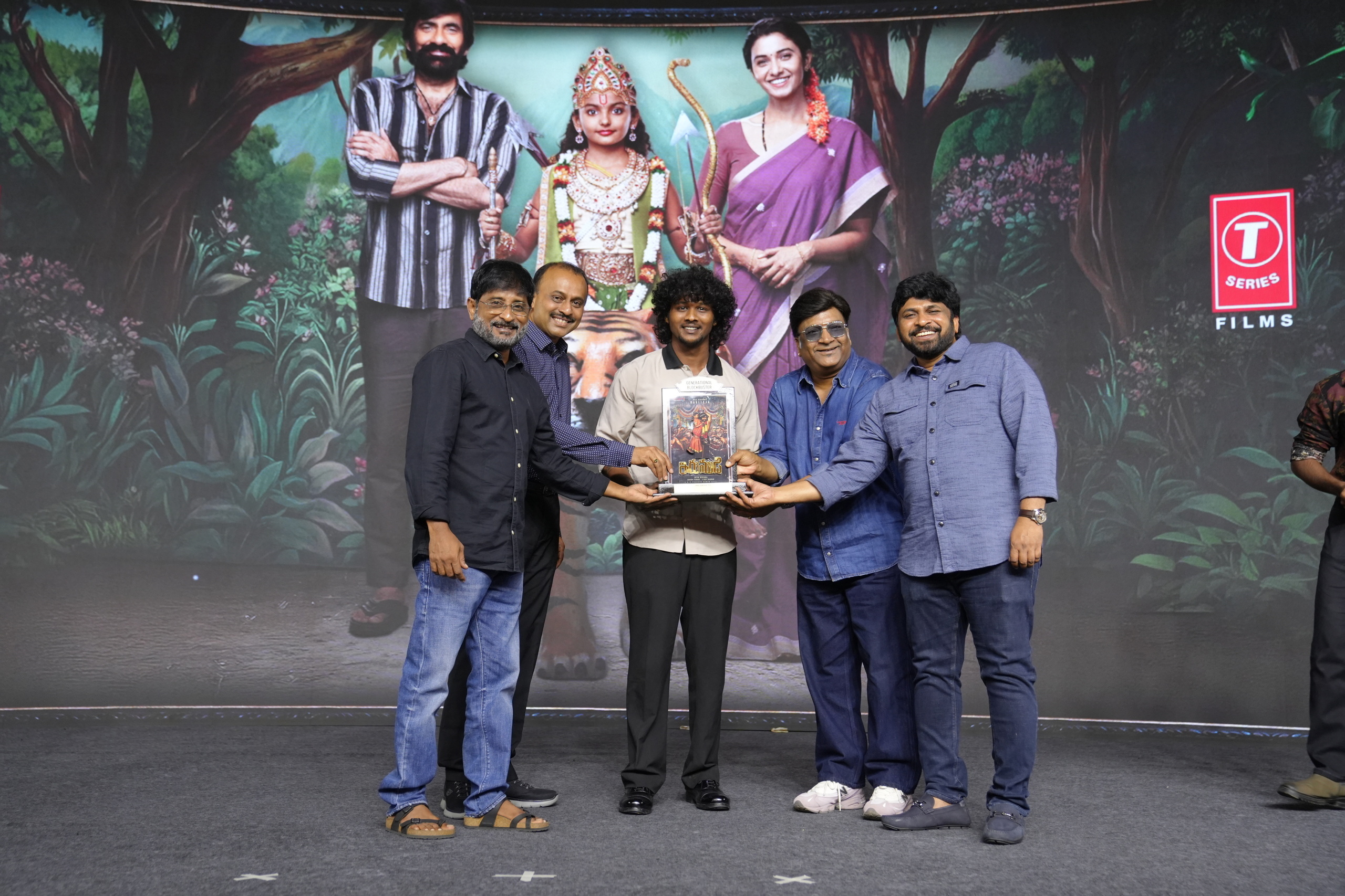 Ravi Teja's Generational Blockbuster Movie IRUMUDI Celebrations - Gallery Ravi Teja's Generational Blockbuster Movie IRUMUDI Celebrations - Gallery