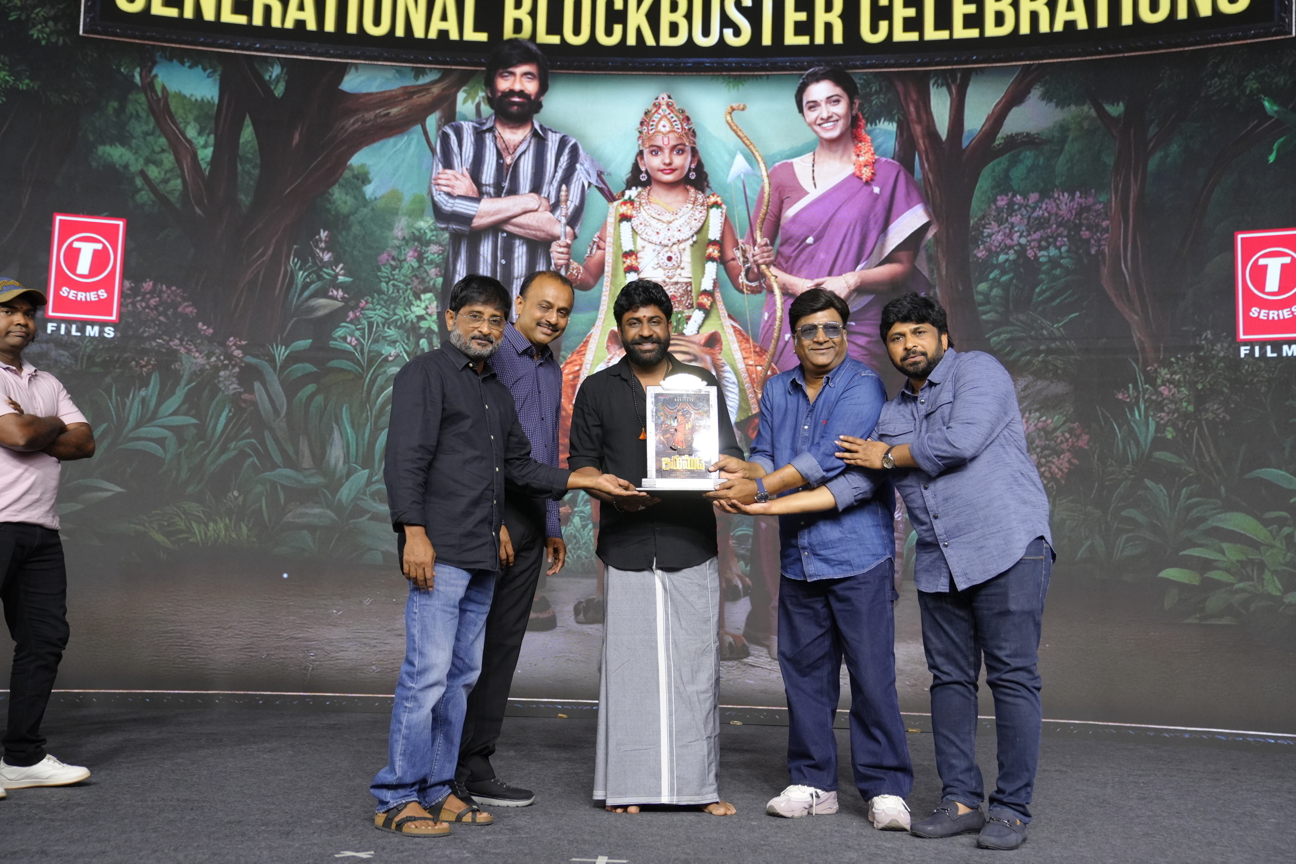 Ravi Teja's Generational Blockbuster Movie IRUMUDI Celebrations - Gallery Ravi Teja's Generational Blockbuster Movie IRUMUDI Celebrations - Gallery