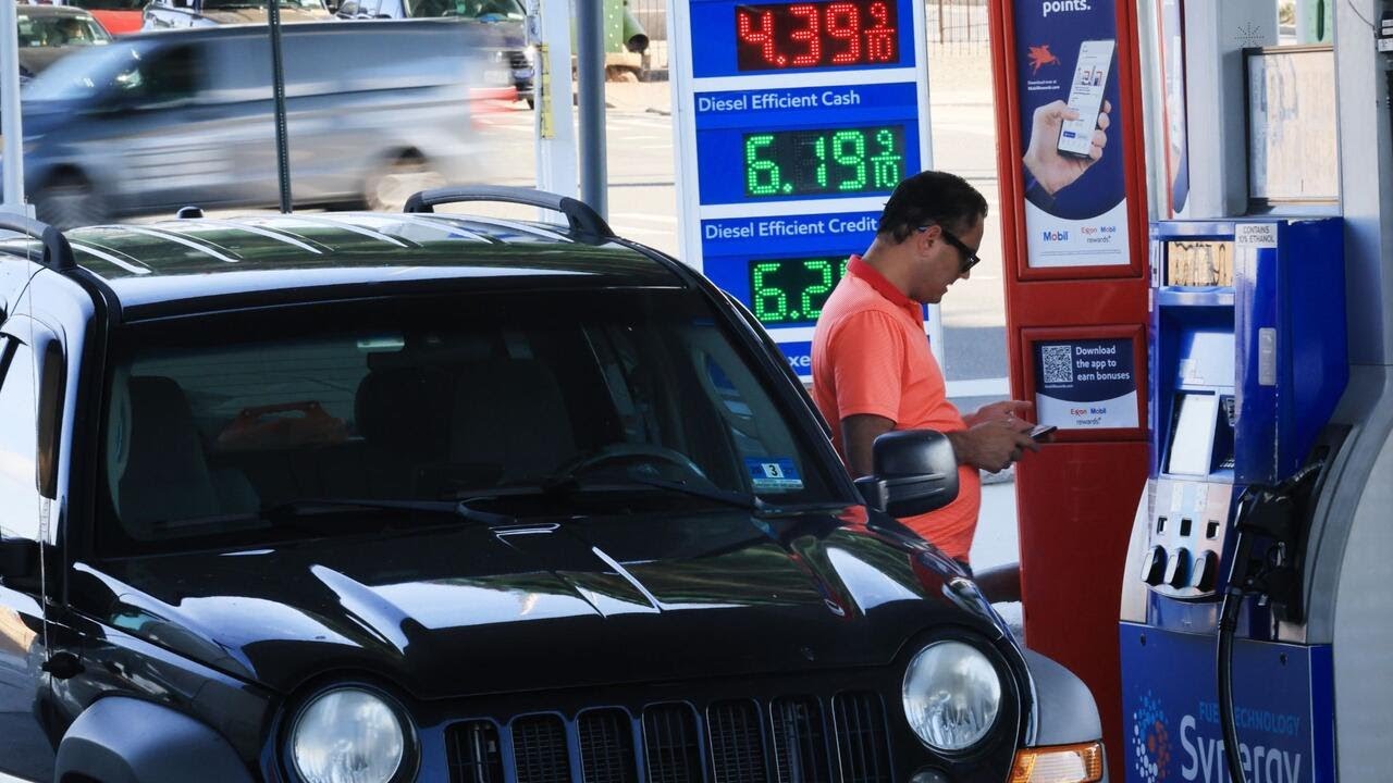 Oil hovers above $100 a barrel as Iran war worries rise (Video)