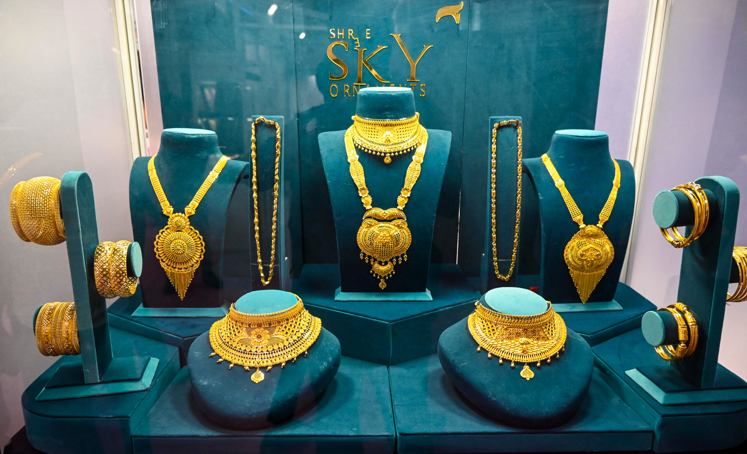 India’s gem and jewellery exports rise 12.52 pc as studded gold surges India’s gem and jewellery exports rise 12.52 pc as studded gold surges