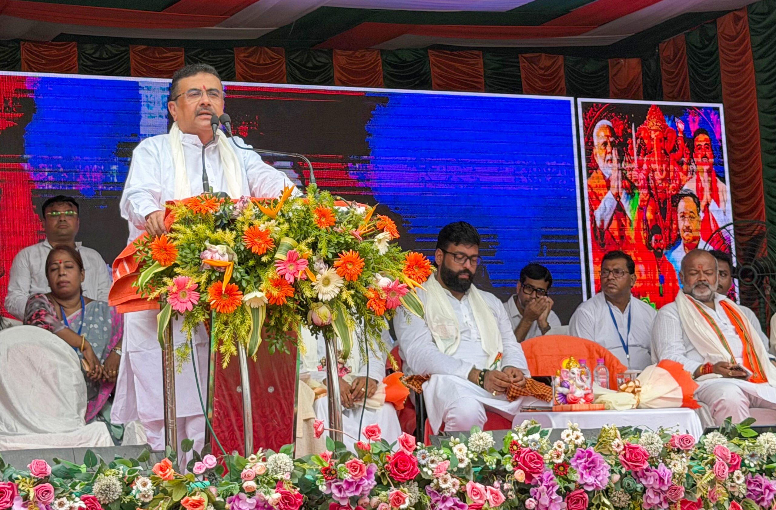 Kolkata: WB CM Suvendu Adhikari inaugurates Ganesh festival - #Gallery Kolkata: WB CM Suvendu Adhikari inaugurates Ganesh festival - #Gallery