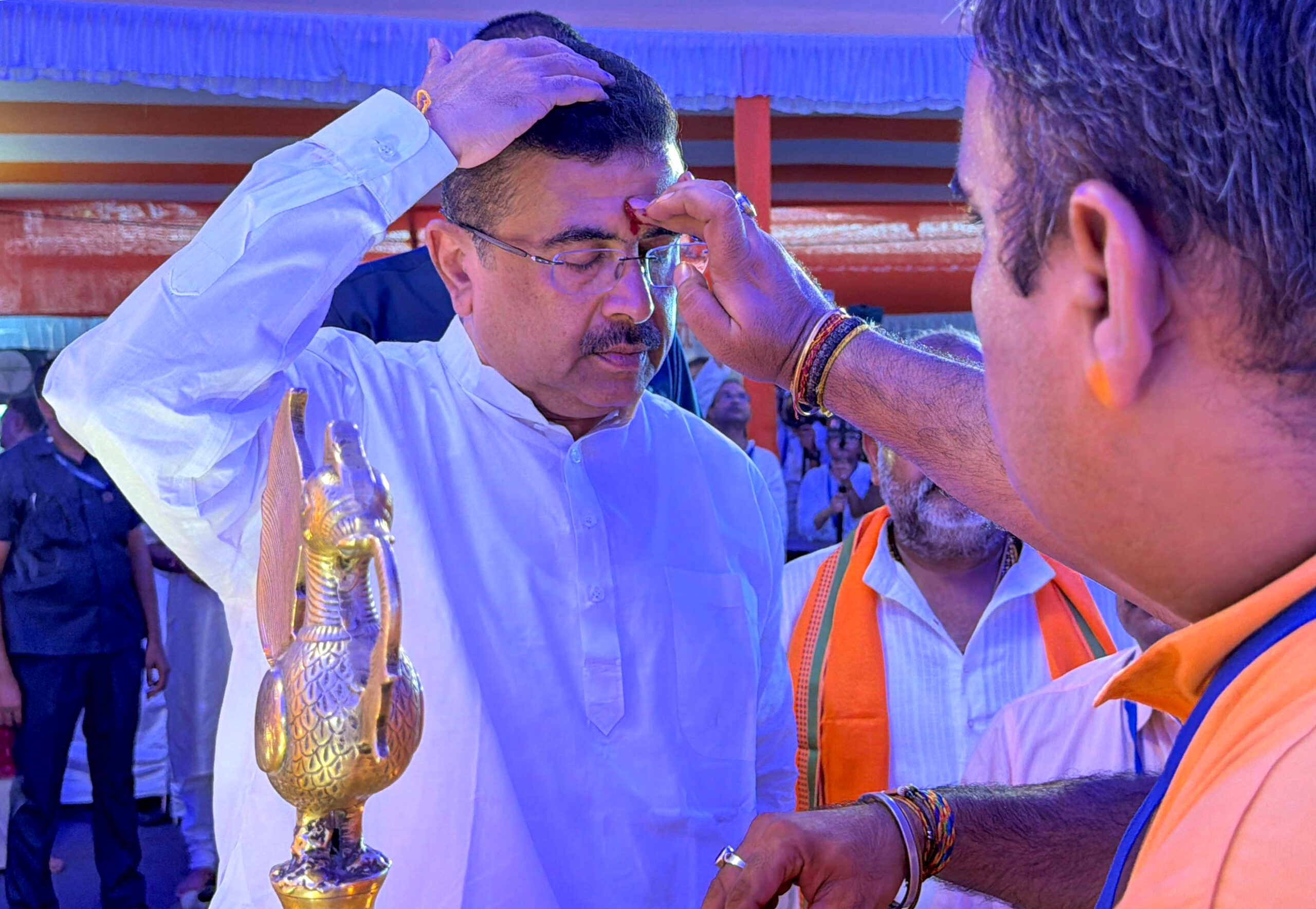 Kolkata: WB CM Suvendu Adhikari inaugurates Ganesh festival - #Gallery Kolkata: WB CM Suvendu Adhikari inaugurates Ganesh festival - #Gallery
