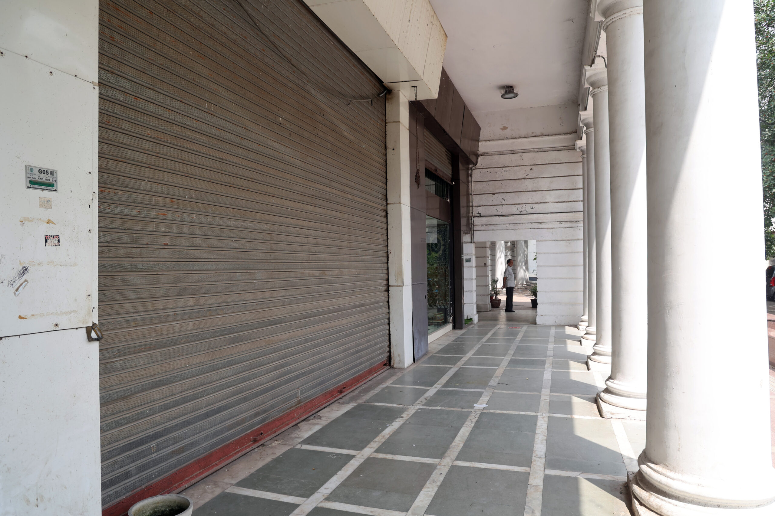 New Delhi: Shops Remain Closed in Connaught Place During BRICS Summit #Gallery New Delhi: Shops Remain Closed in Connaught Place During BRICS Summit #Gallery