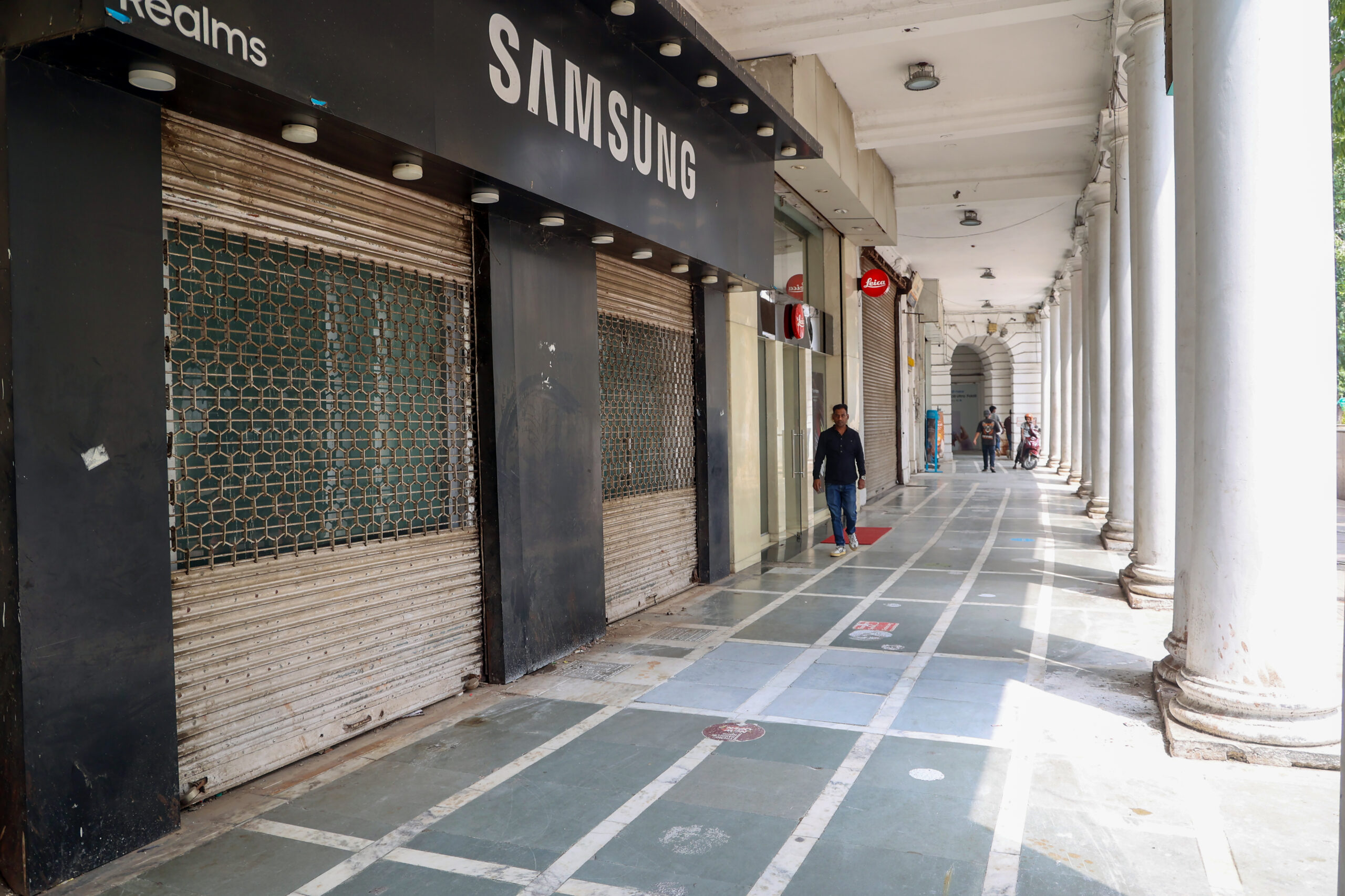 New Delhi: Shops Remain Closed in Connaught Place During BRICS Summit #Gallery New Delhi: Shops Remain Closed in Connaught Place During BRICS Summit #Gallery