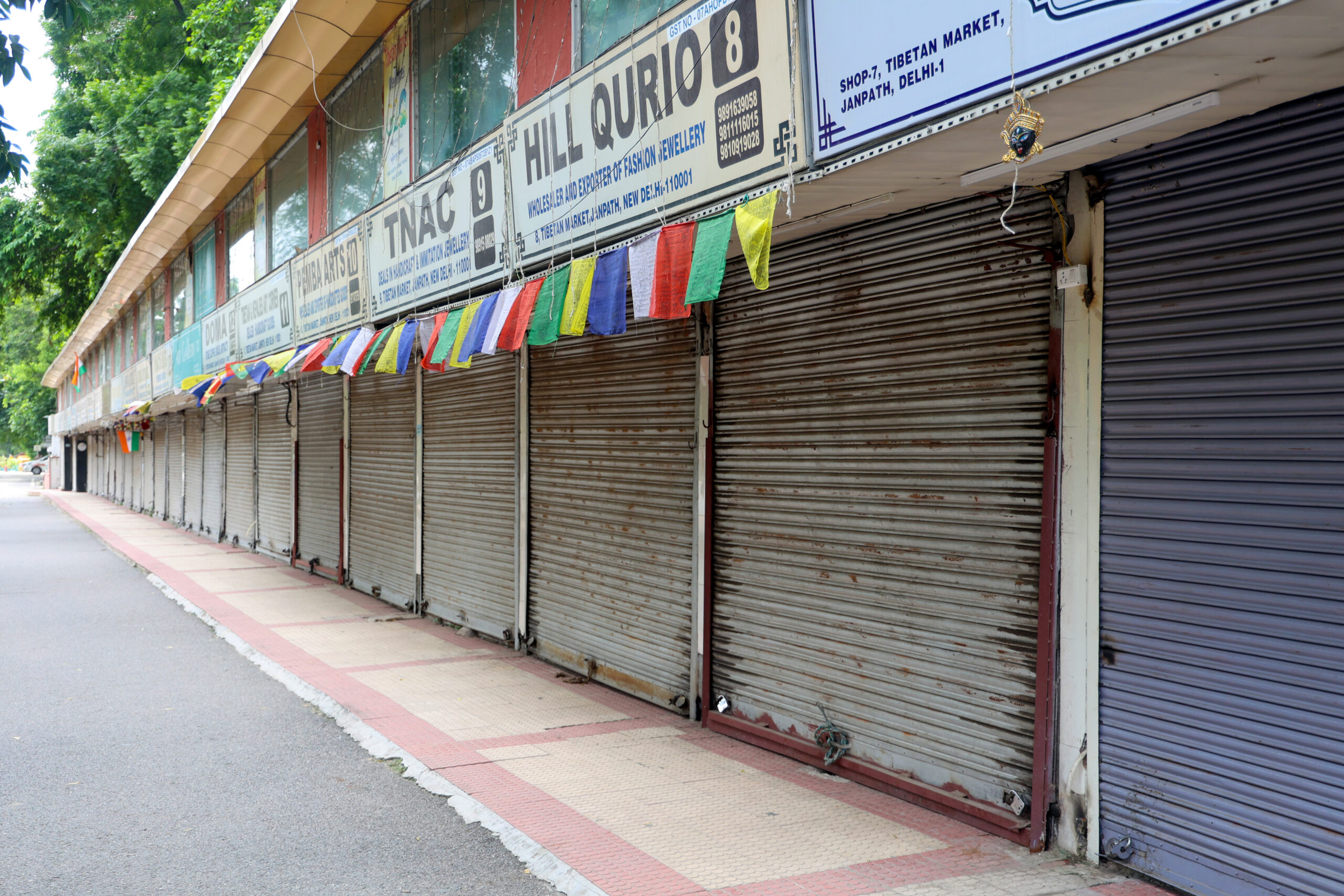 New Delhi: Shops Remain Closed in Connaught Place During BRICS Summit #Gallery New Delhi: Shops Remain Closed in Connaught Place During BRICS Summit #Gallery