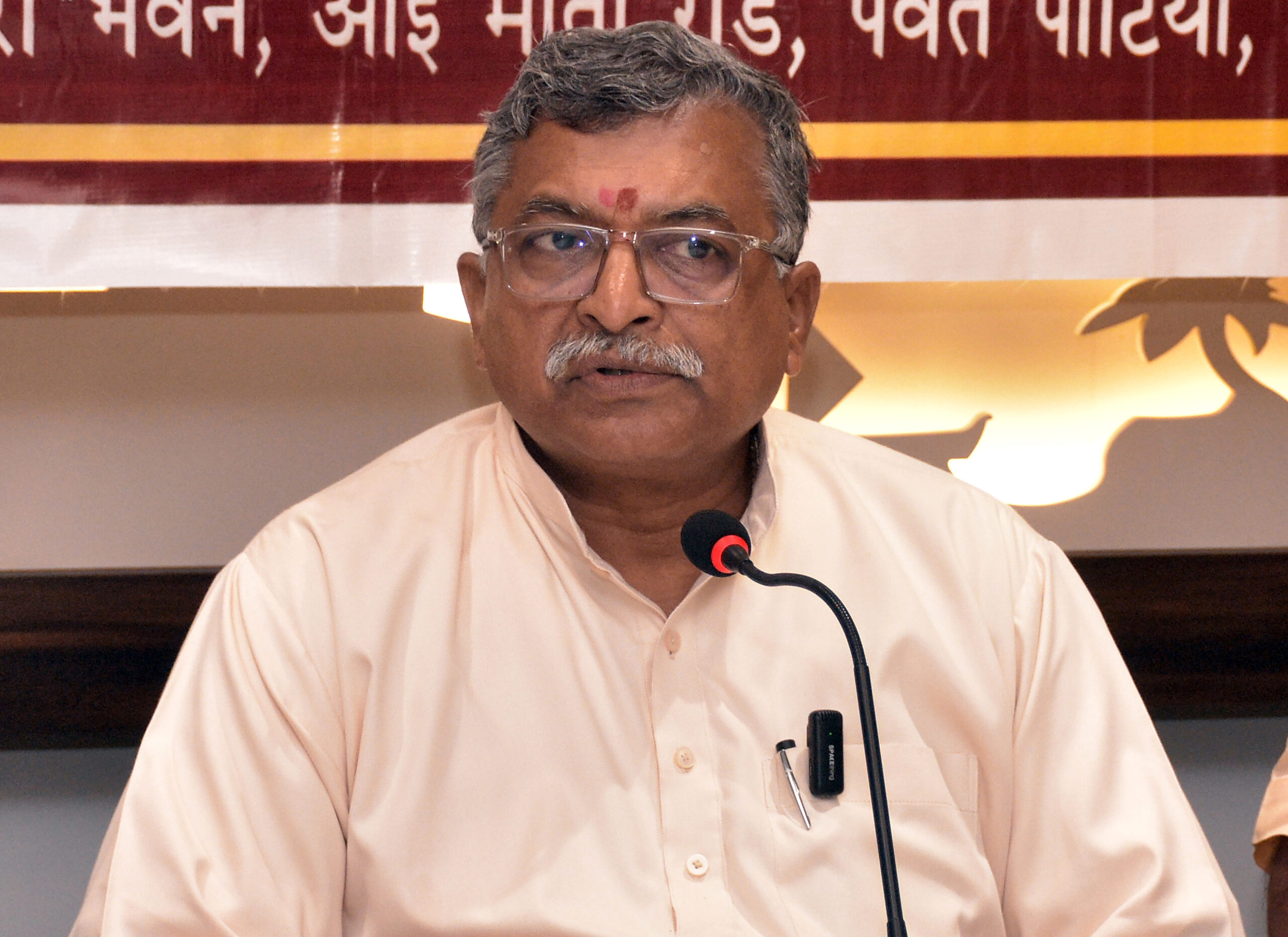 Surat: VHP Milind Parande Addresses Press Conference #Gallery Surat: VHP Milind Parande Addresses Press Conference #Gallery