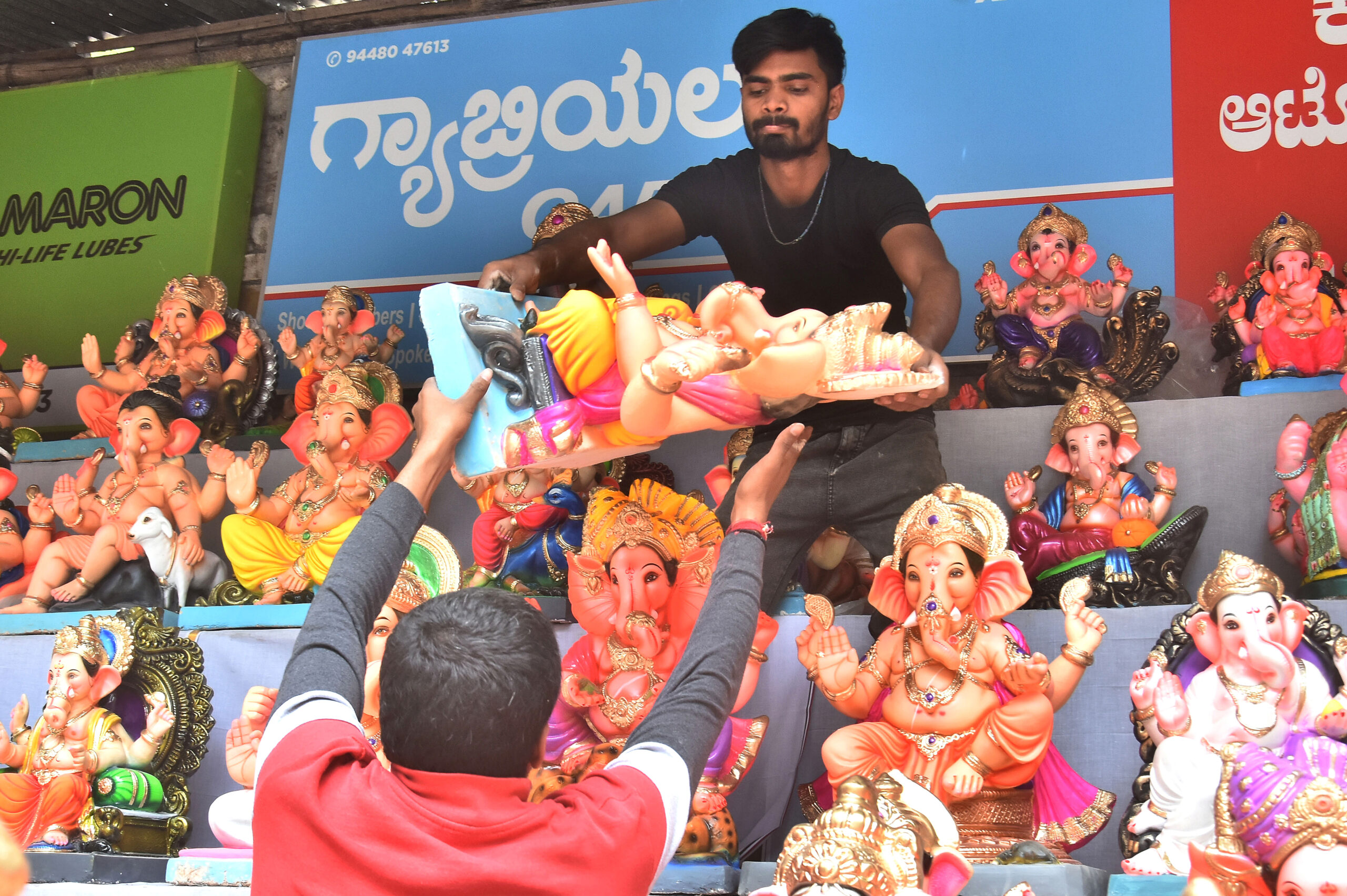 Bengaluru: Ganesh Chaturthi Preparations #Gallery Bengaluru: Ganesh Chaturthi Preparations #Gallery