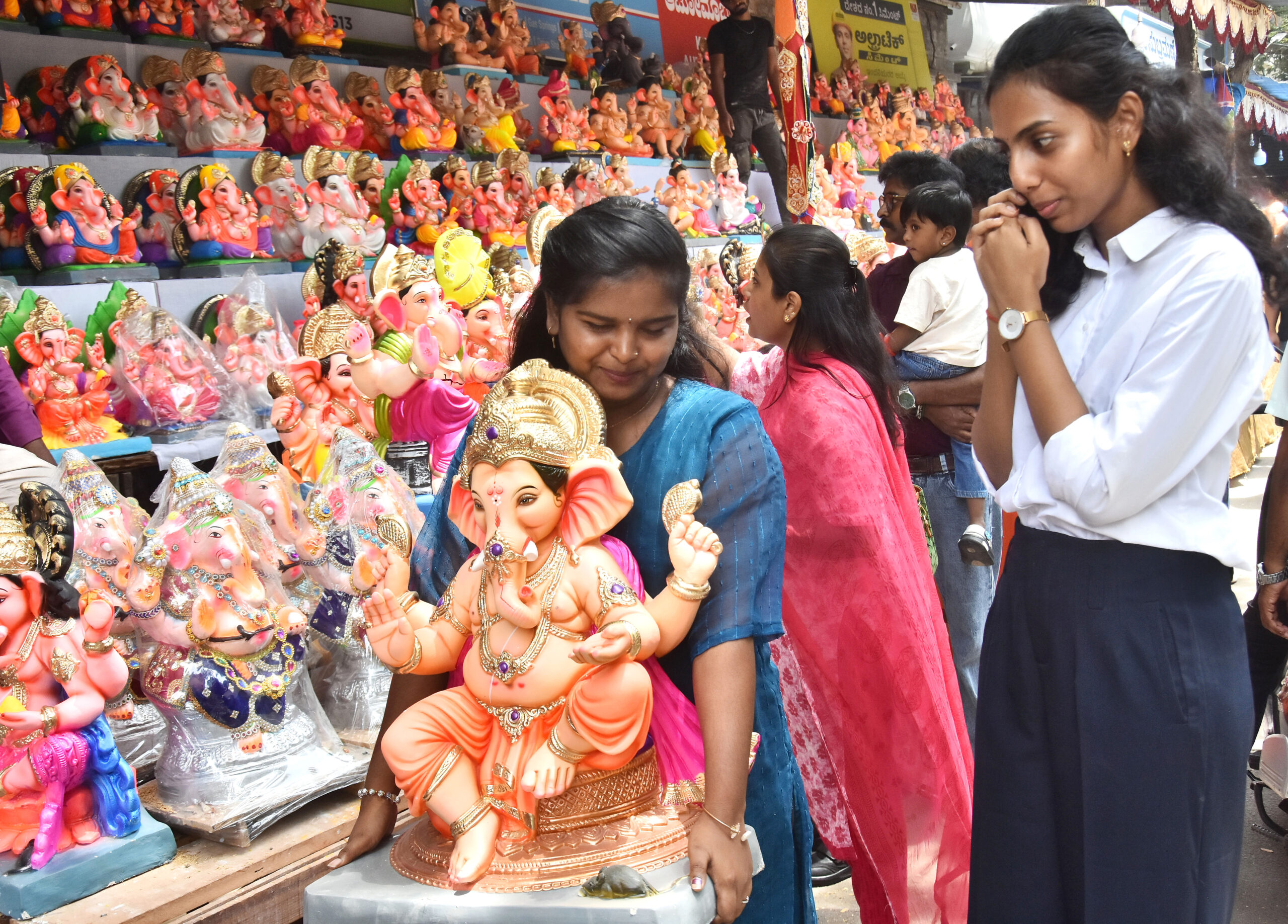 Bengaluru: Ganesh Chaturthi Preparations #Gallery Bengaluru: Ganesh Chaturthi Preparations #Gallery