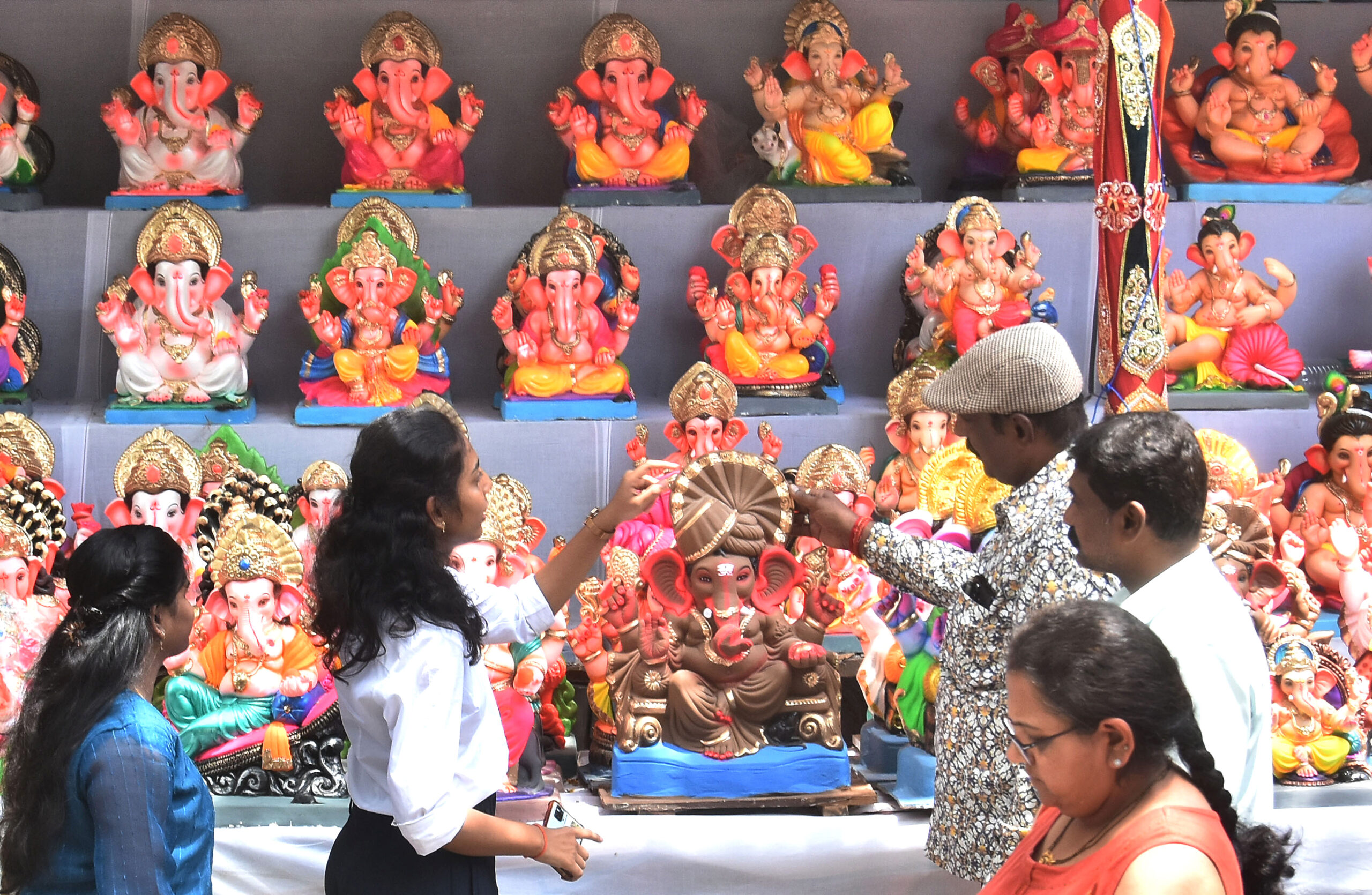 Bengaluru: Ganesh Chaturthi Preparations #Gallery Bengaluru: Ganesh Chaturthi Preparations #Gallery
