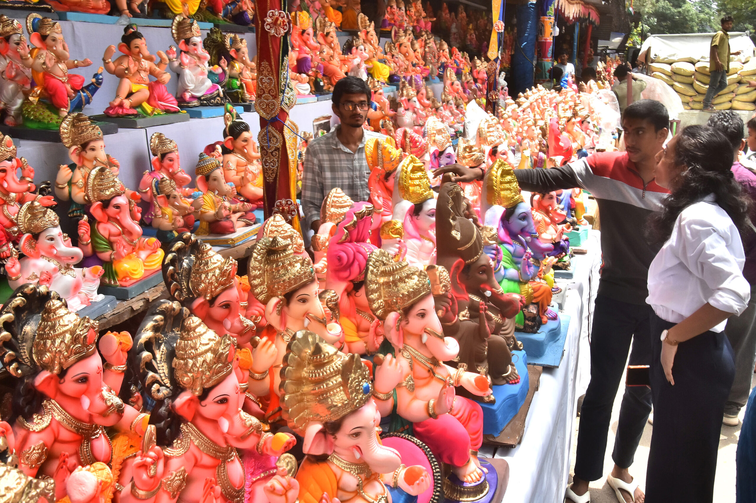 Bengaluru: Ganesh Chaturthi Preparations #Gallery Bengaluru: Ganesh Chaturthi Preparations #Gallery