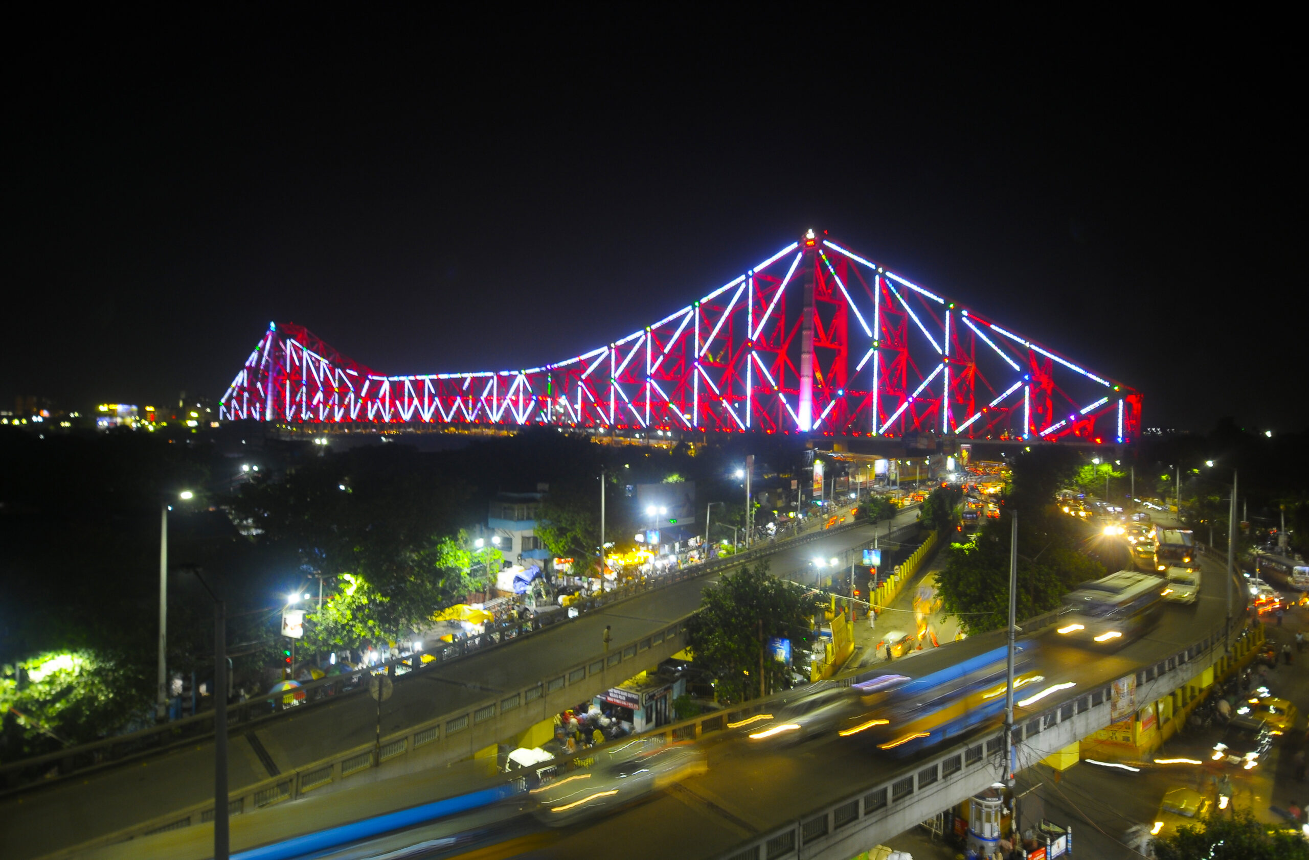 Howrah: Iconic Howrah Bridge Illuminated Over Hooghly River #Gallery Howrah: Iconic Howrah Bridge Illuminated Over Hooghly River #Gallery