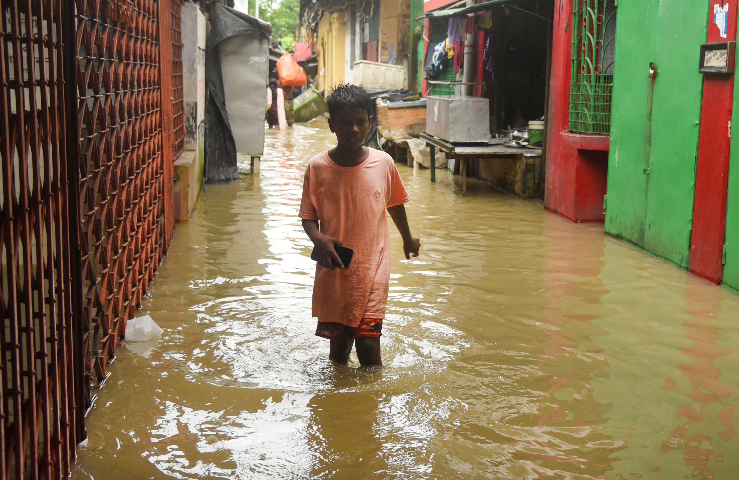 Kolkata: High Tide Sweeps Through Kalighat Area #Gallery Kolkata: High Tide Sweeps Through Kalighat Area #Gallery