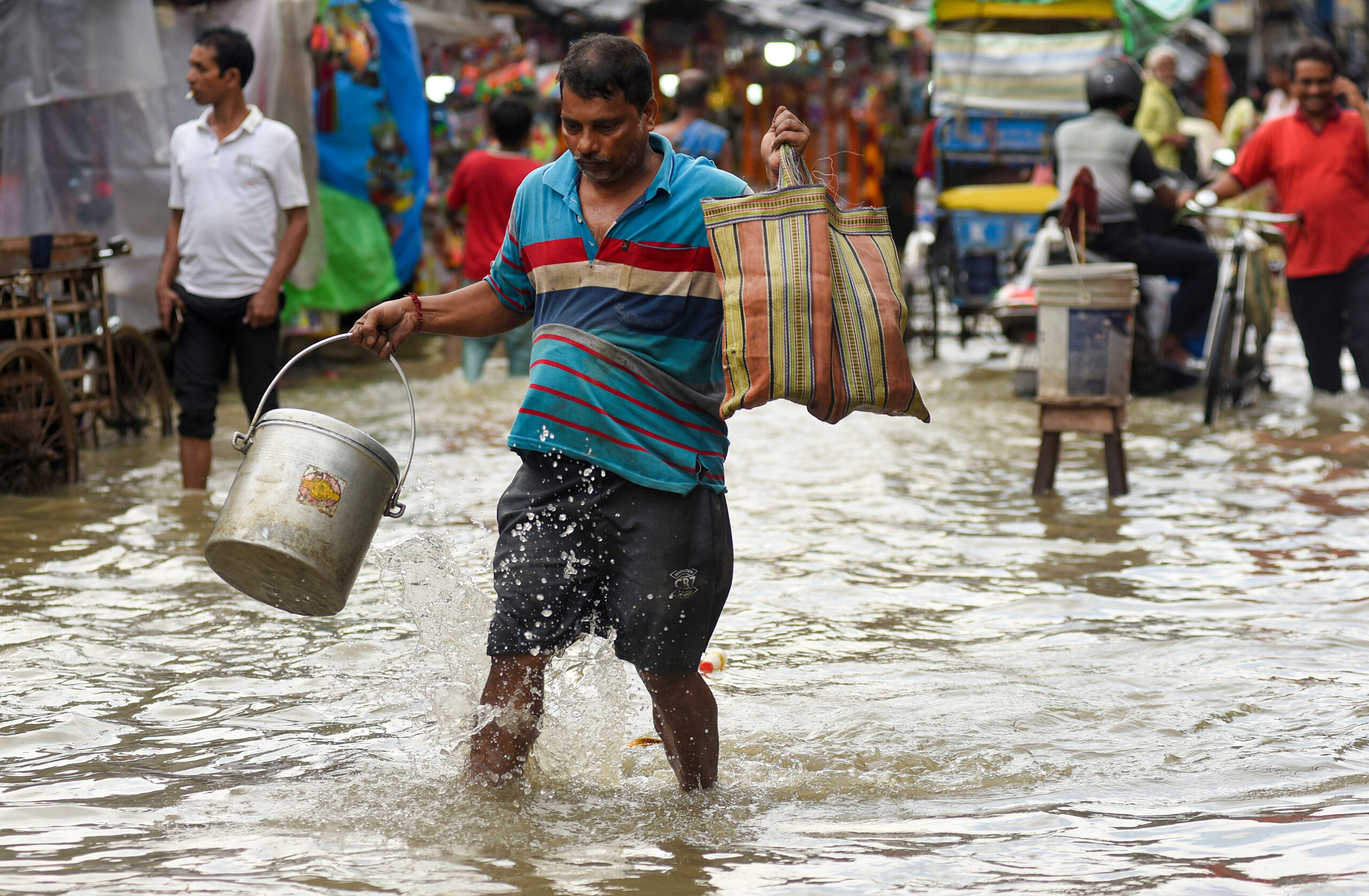 Kolkata: High Tide Sweeps Through Kalighat Area #Gallery Kolkata: High Tide Sweeps Through Kalighat Area #Gallery