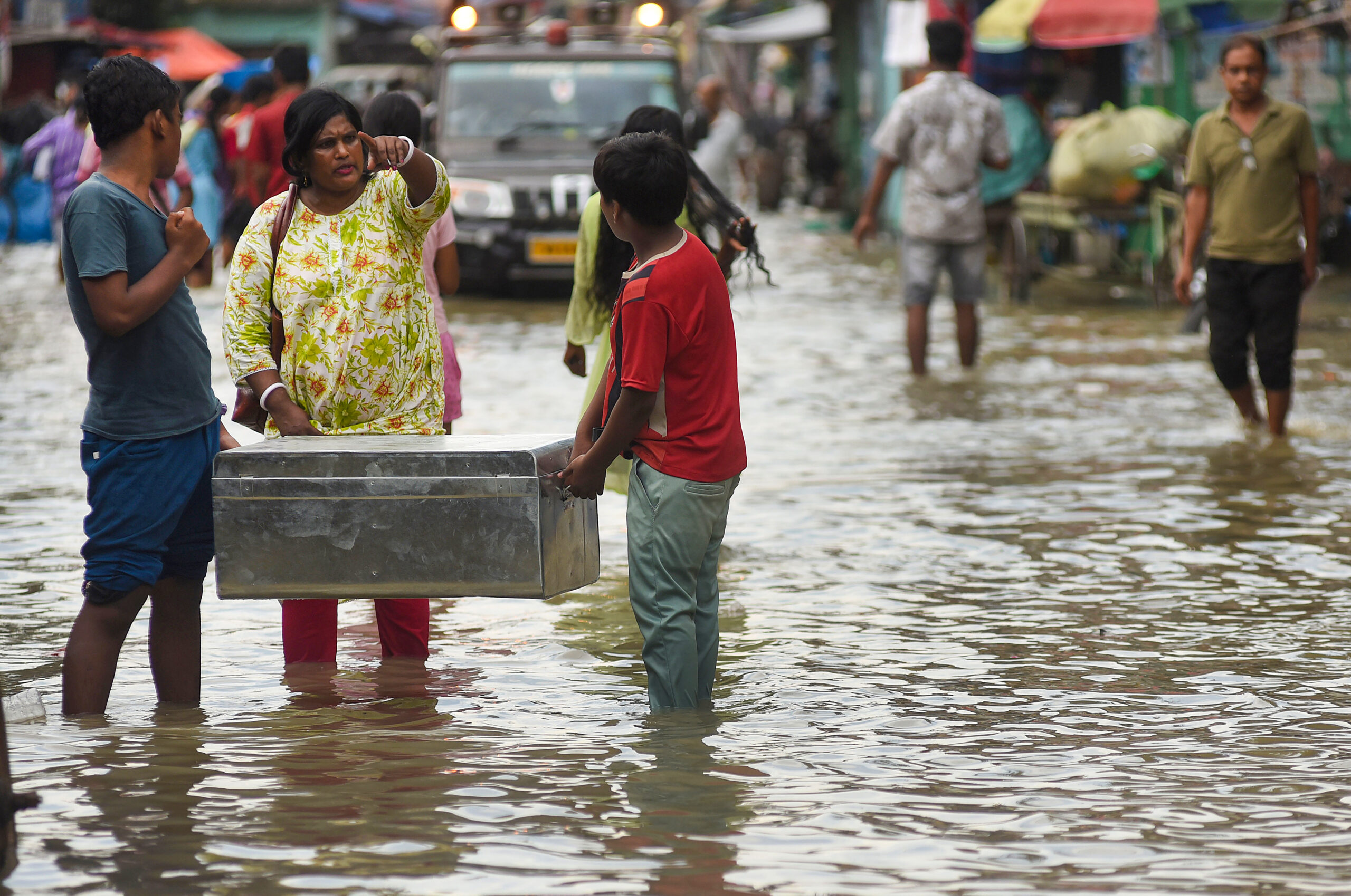 Kolkata: High Tide Sweeps Through Kalighat Area #Gallery Kolkata: High Tide Sweeps Through Kalighat Area #Gallery