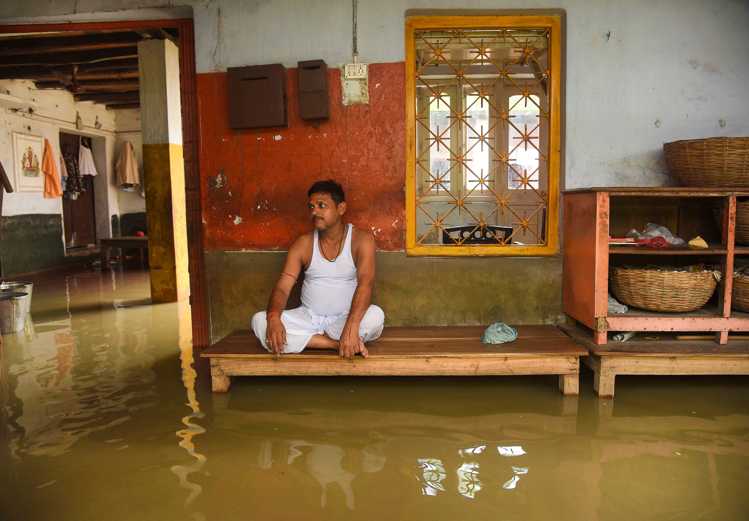 Kolkata: High Tide Sweeps Through Kalighat Area #Gallery Kolkata: High Tide Sweeps Through Kalighat Area #Gallery