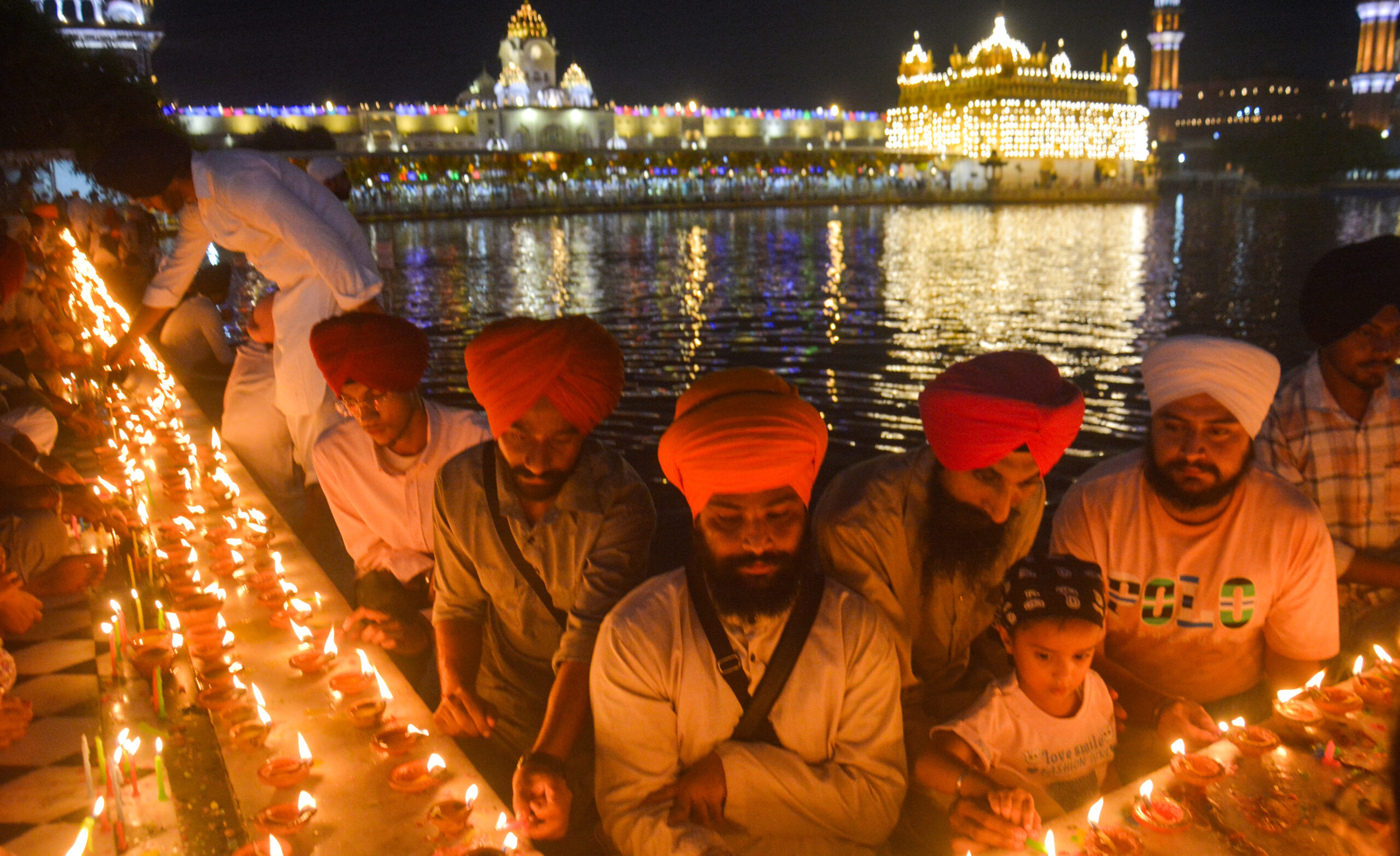 Amritsar: Golden Temple Illuminated to Mark Guru Granth Sahib Anniversary #Gallery Amritsar: Golden Temple Illuminated to Mark Guru Granth Sahib Anniversary #Gallery