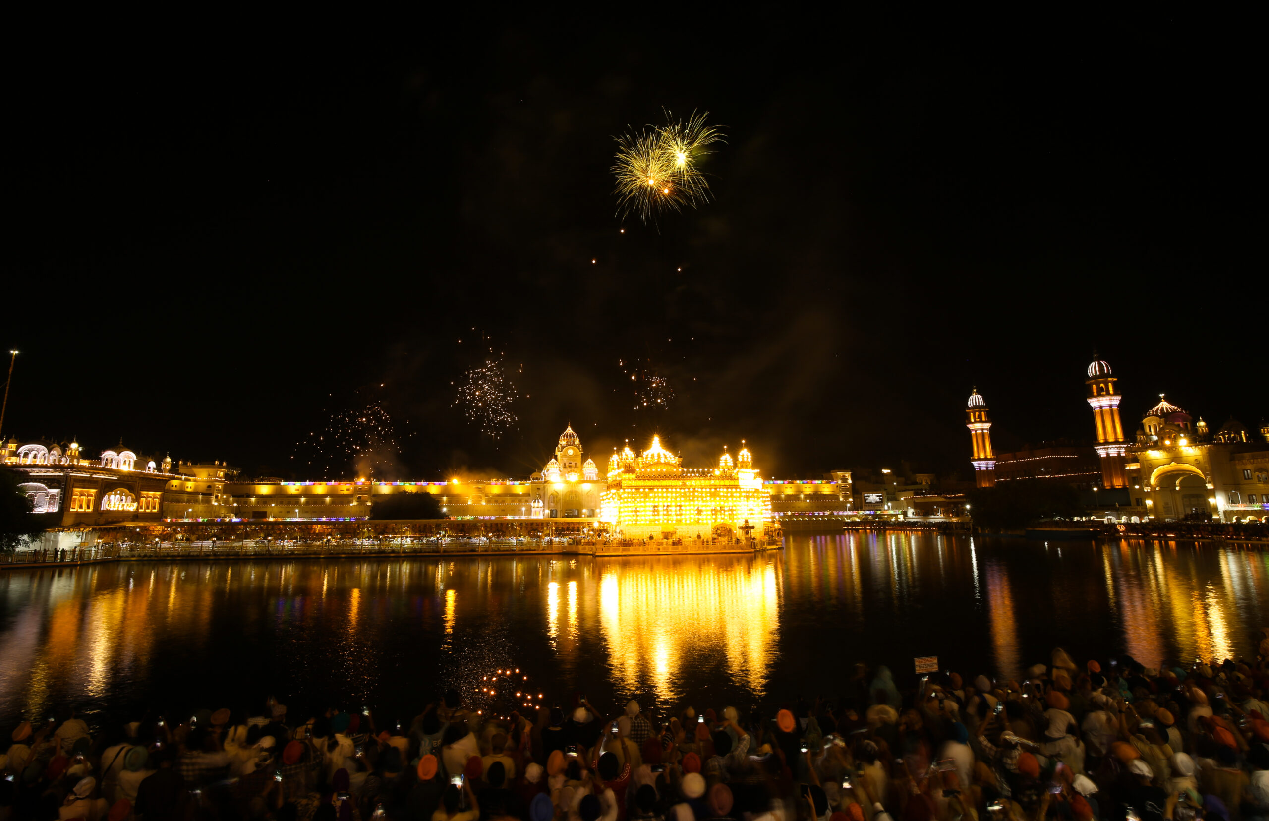 Amritsar: Golden Temple Illuminated to Mark Guru Granth Sahib Anniversary #Gallery Amritsar: Golden Temple Illuminated to Mark Guru Granth Sahib Anniversary #Gallery