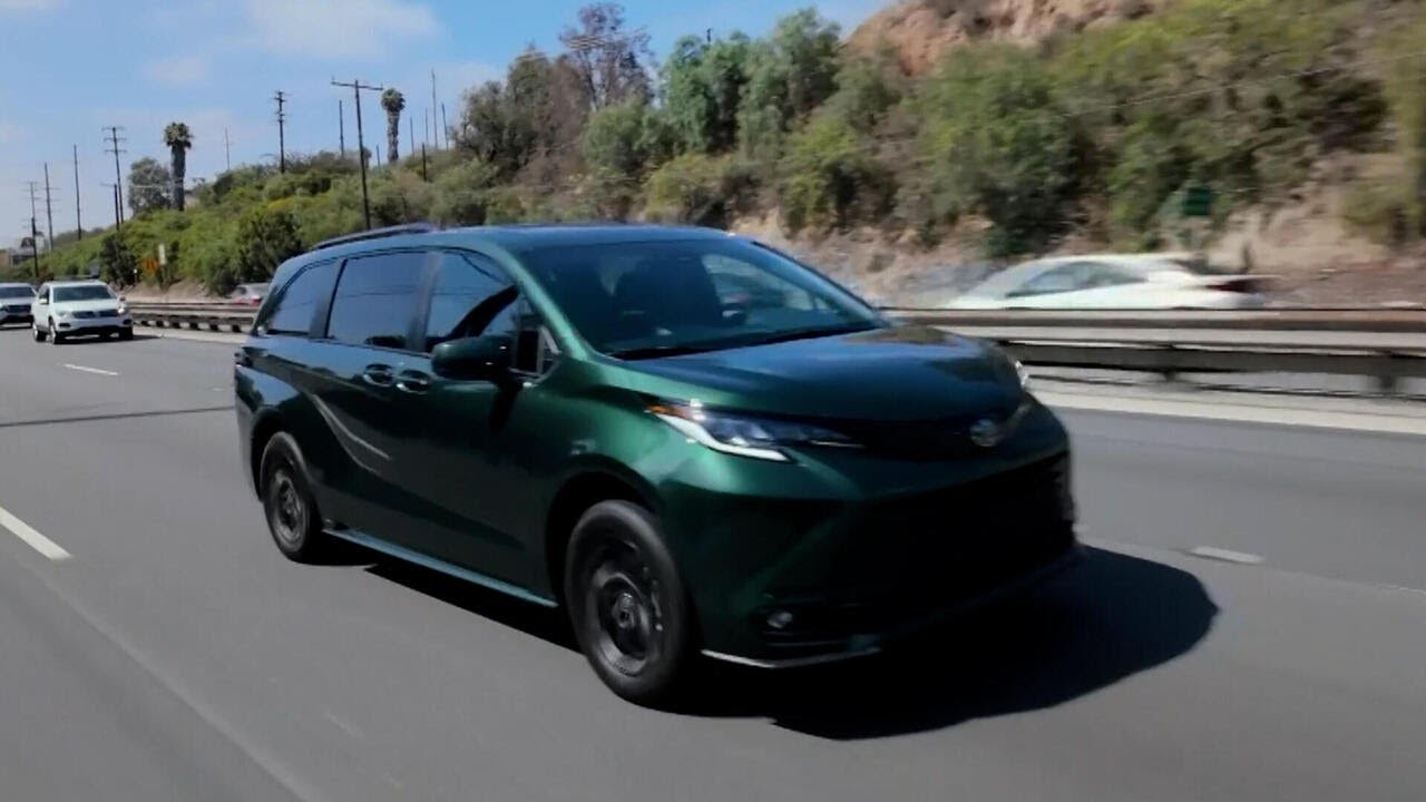 Millennials might be bringing back the minivan (Video) Millennials might be bringing back the minivan (Video)