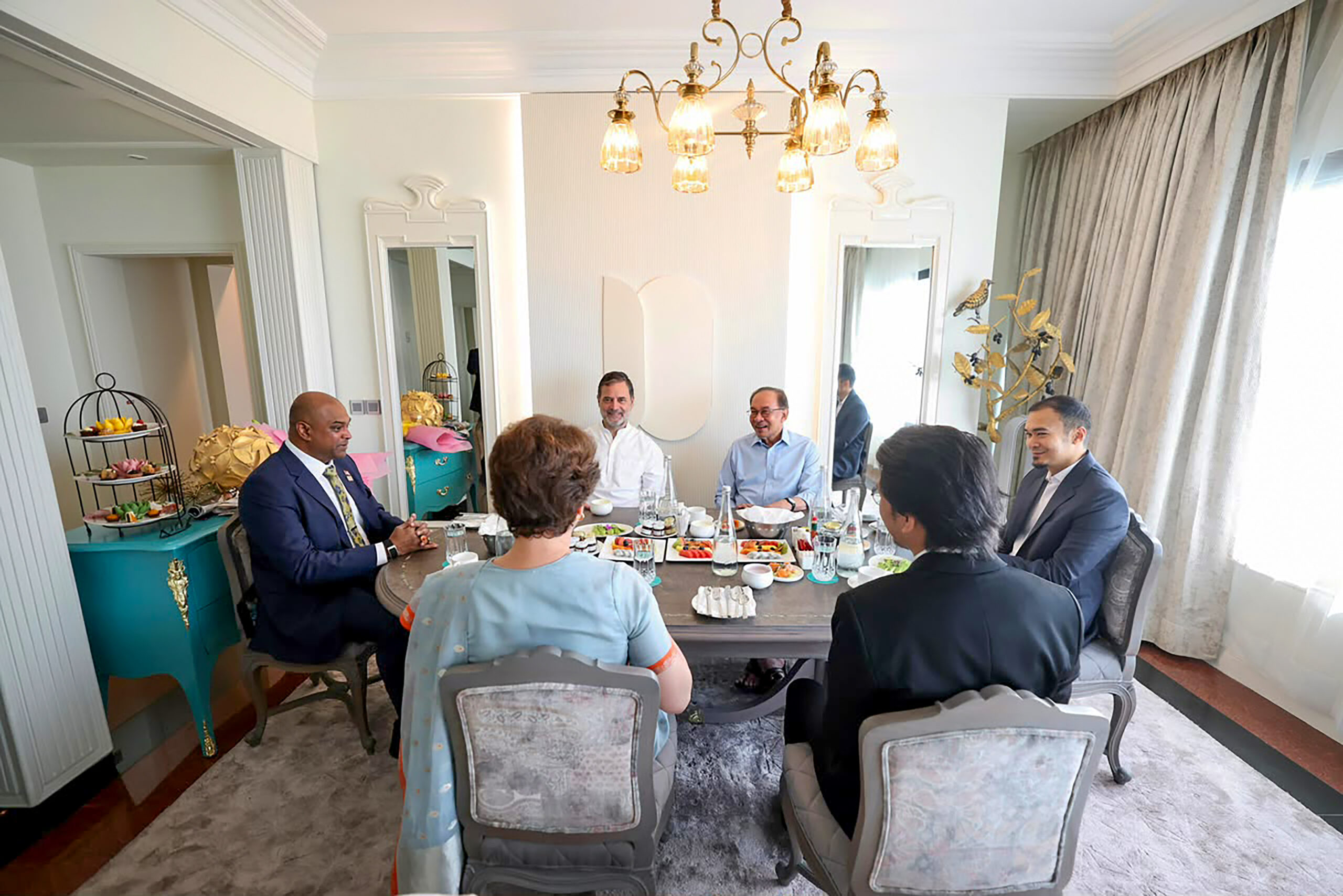 New Delhi: Rahul Gandhi Meets Malaysian PM Anwar Ibrahim #Gallery New Delhi: Rahul Gandhi Meets Malaysian PM Anwar Ibrahim #Gallery
